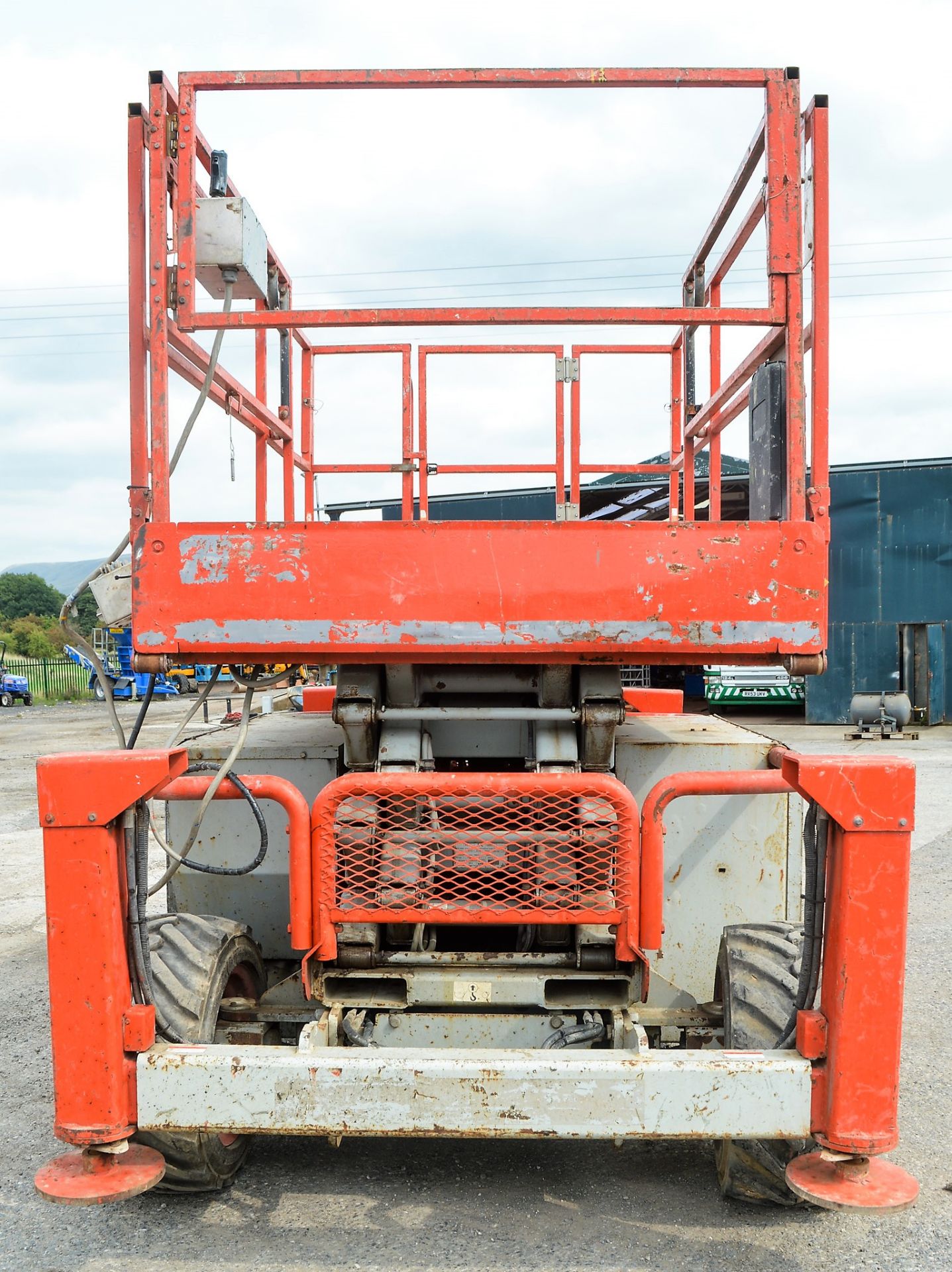 Skyjack SJ6832 32 ft diesel driven scissor lift access platform S/N: 370366 Recorded Hours: 2298 - Image 6 of 11