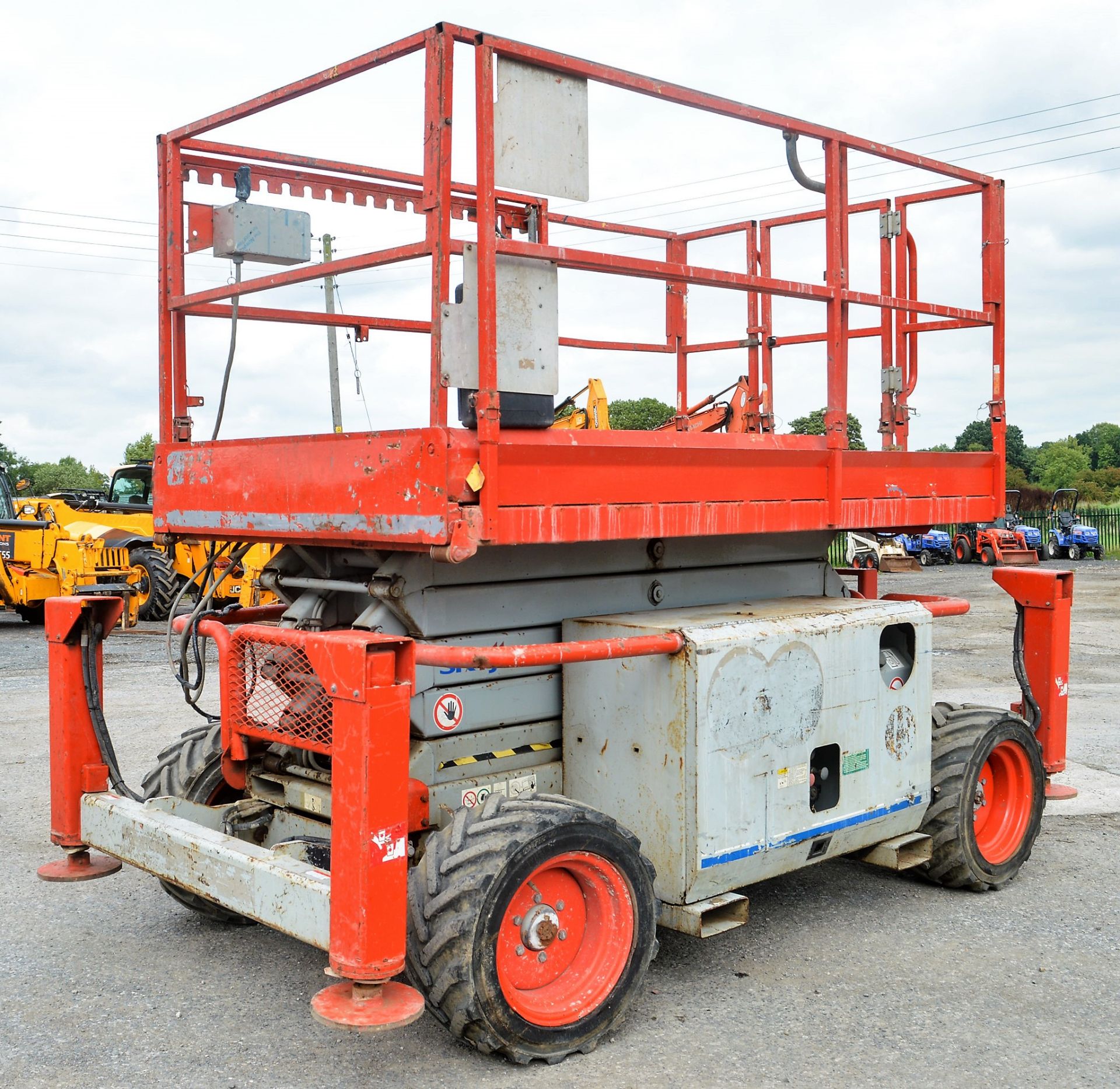 Skyjack SJ6832 32 ft diesel driven scissor lift access platform S/N: 370366 Recorded Hours: 2298 - Image 3 of 11