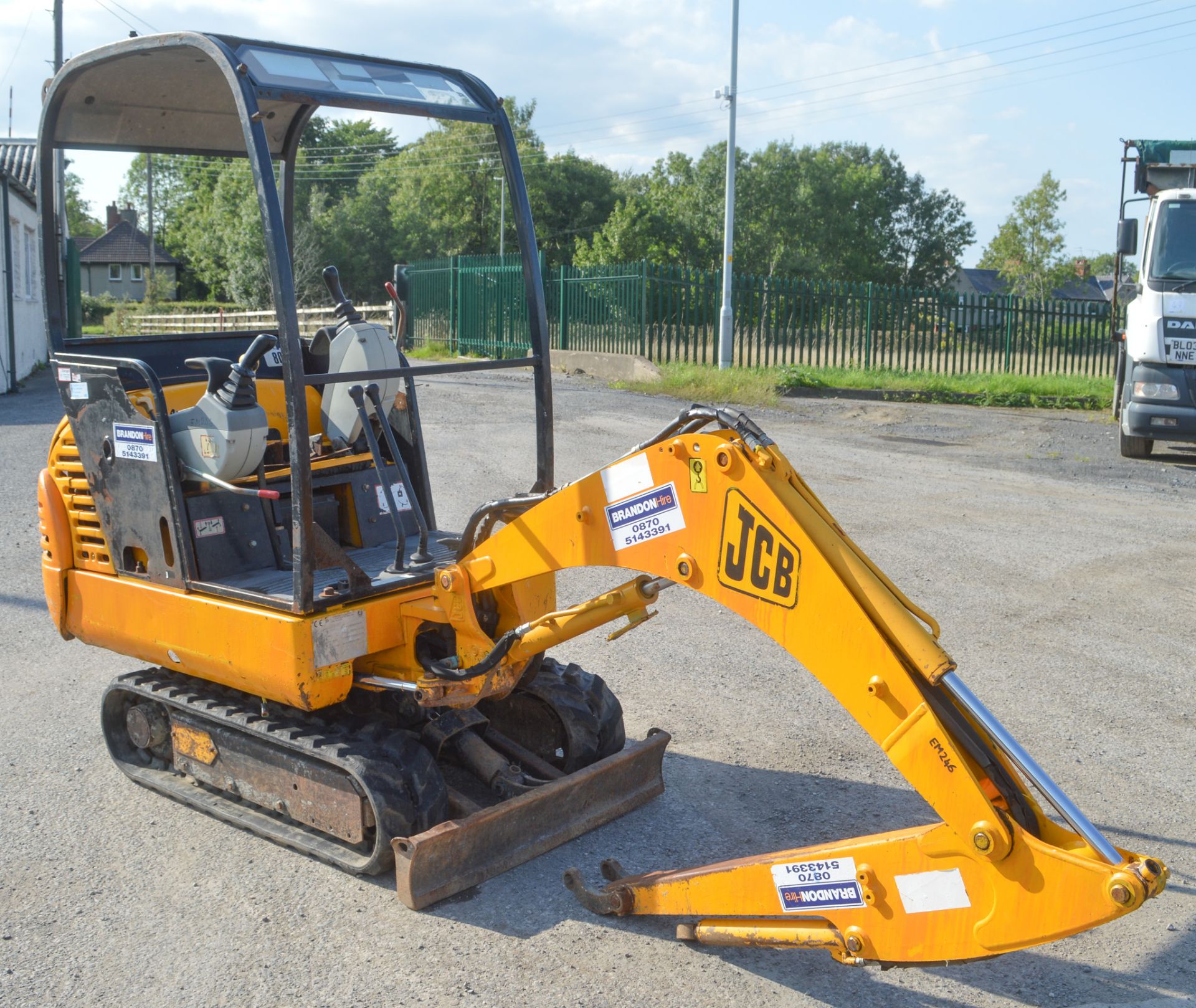 JCB 8015 1.5 tonne rubber tracked mini excavator  Year: 2005 S/N: 1021505 Recorded hours: *Clock - Image 2 of 13