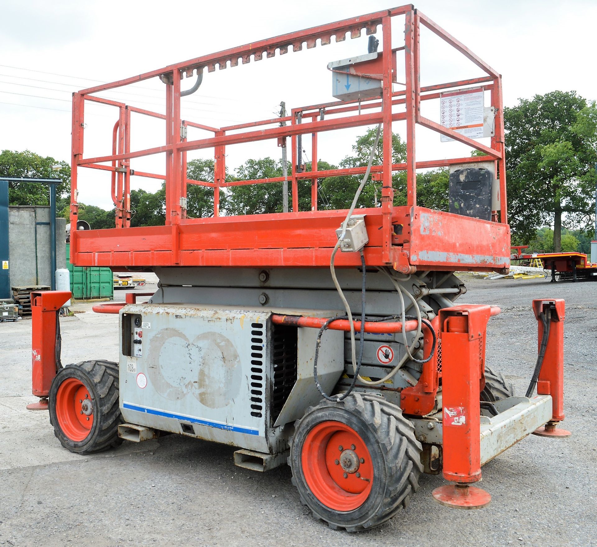 Skyjack SJ6832 32 ft diesel driven scissor lift access platform S/N: 370366 Recorded Hours: 2298 - Image 2 of 11