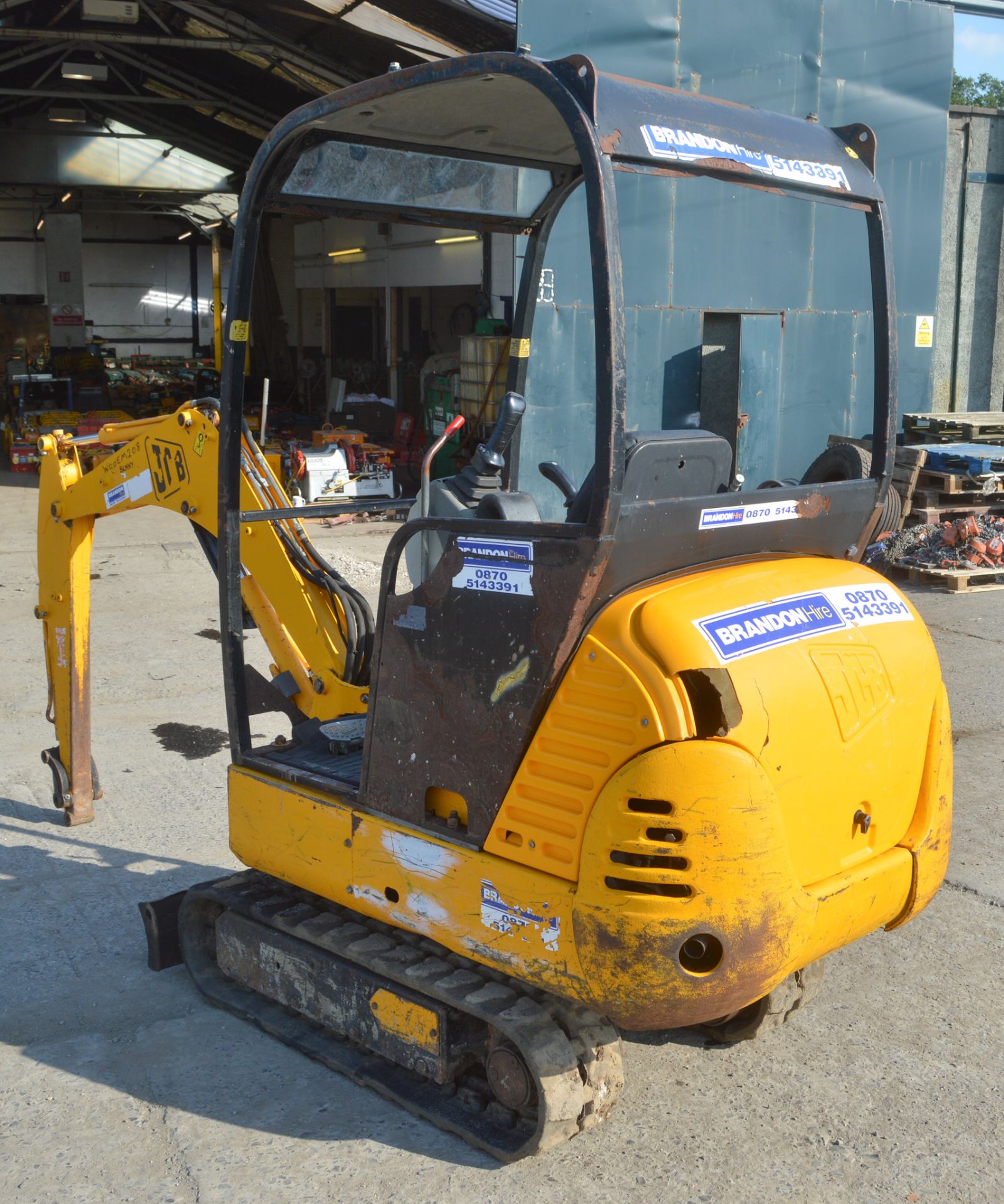 JCB 8015 1.5 tonne rubber tracked mini excavator Year: 2003 S/N: 1020624 Recorded hours: 3225 - Image 4 of 12