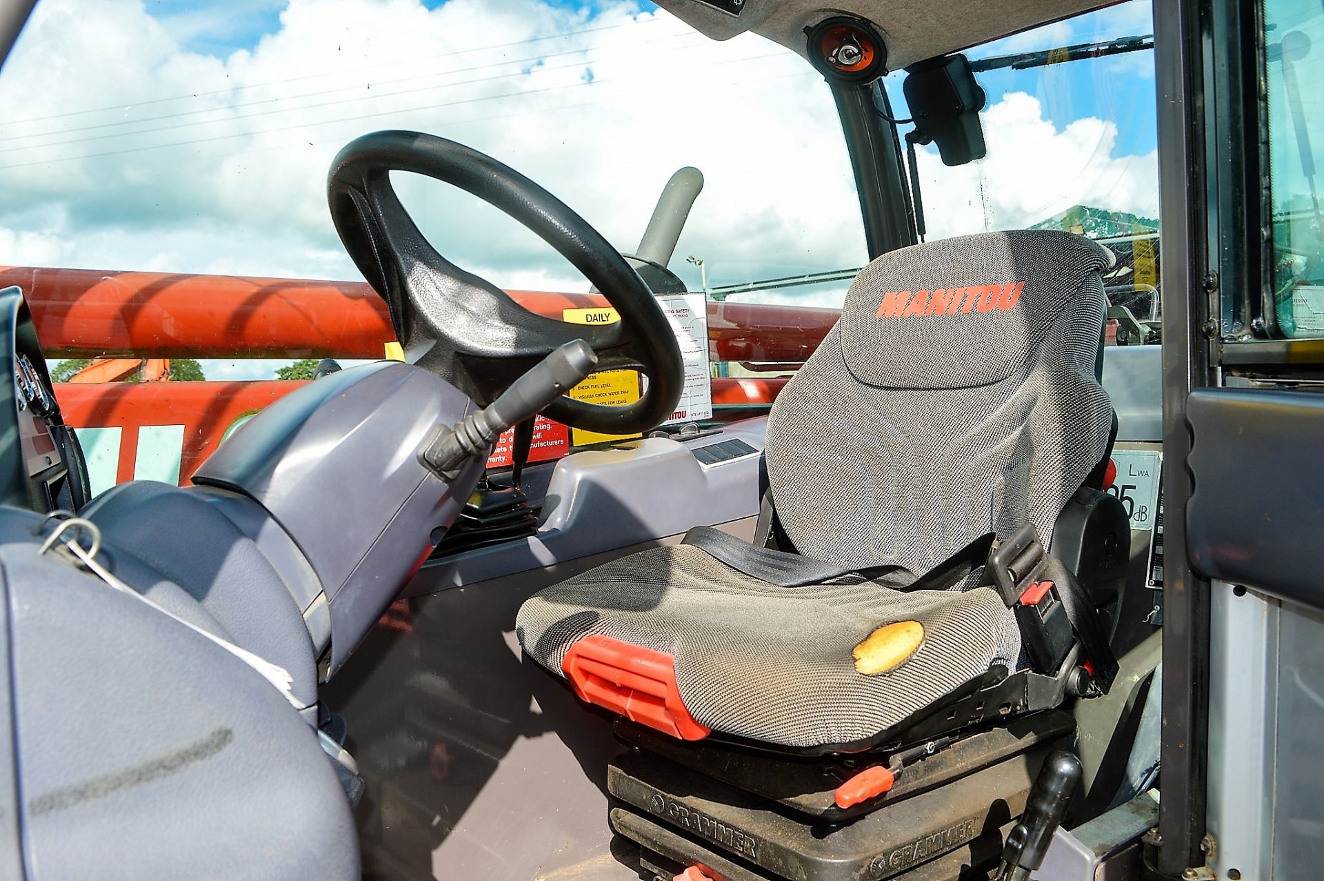 Manitou 932 MT 9 metre telescopic handler Year: 2011 S/N: 598512 Recorded Hours: 6105 c/w turbo - Image 13 of 14