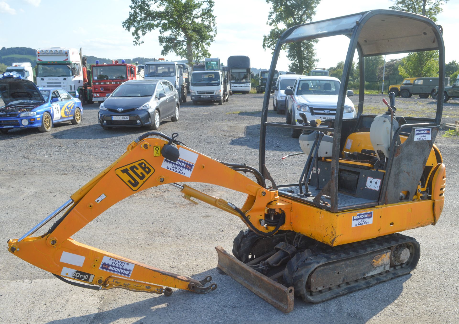 JCB 8015 1.5 tonne rubber tracked mini excavator  Year: 2005 S/N: 1021505 Recorded hours: *Clock