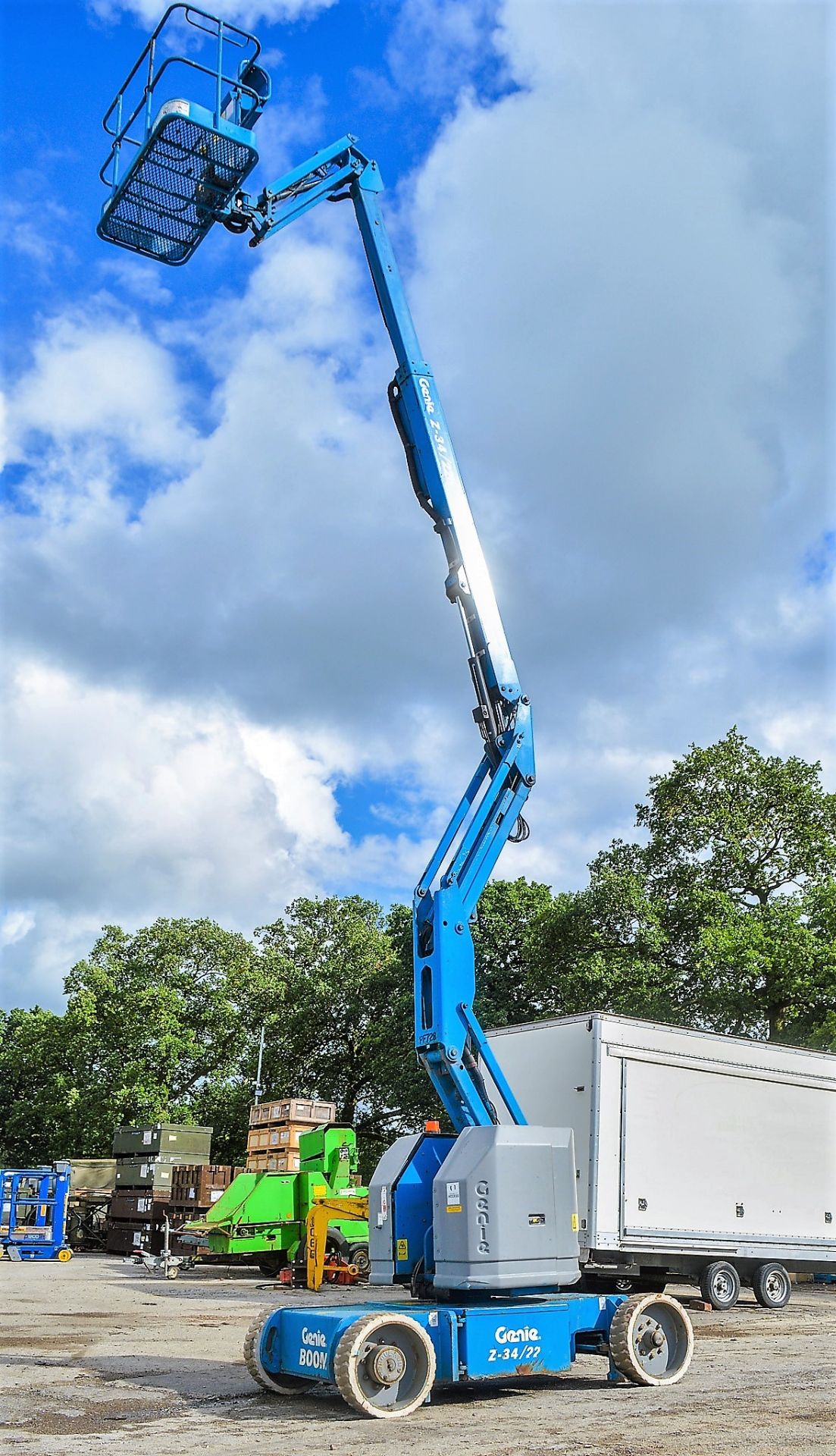 Genie Z-34/22N battery electric articulated boom lift access platform Year: 2007 S/N: N07-6593 - Image 9 of 9