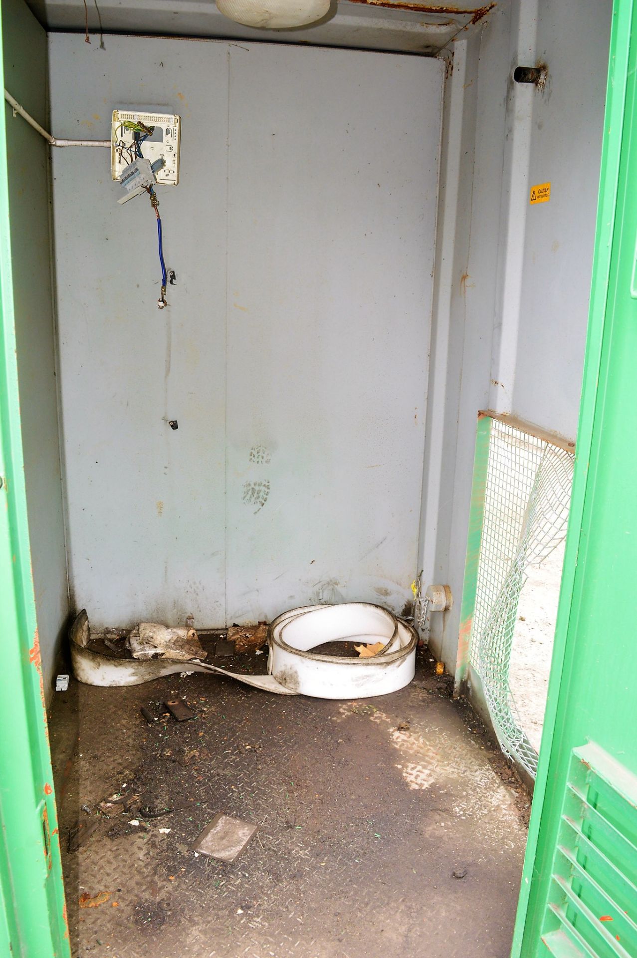 21 ft x 9 ft steel anti vandal welfare site unit Comprising of: canteen area, toilet & generator - Image 5 of 8