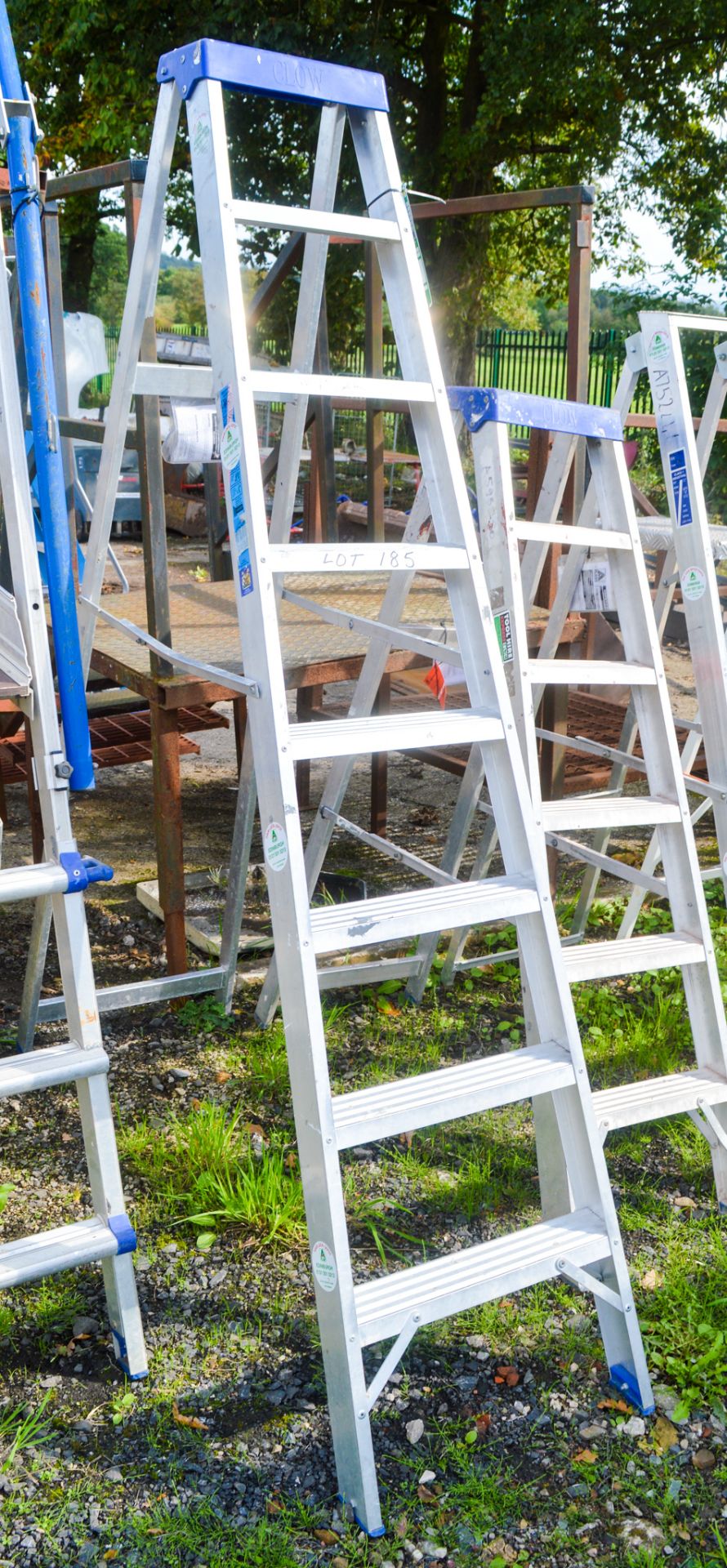 8 tread aluminium step ladder A708524