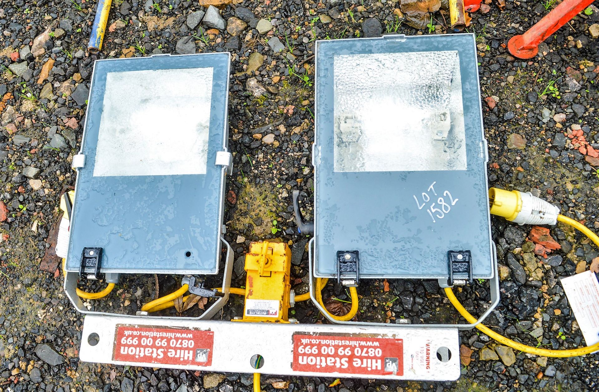 Pair of 110v site lights