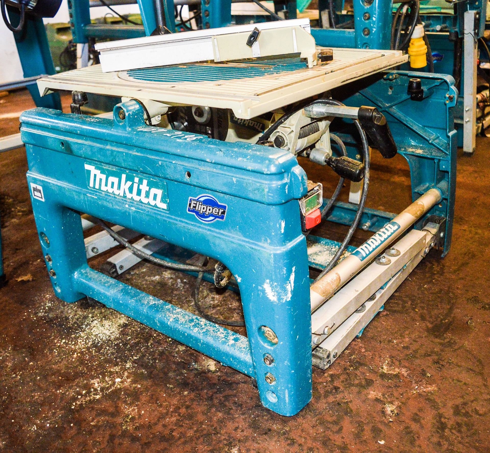 Makita 110v flip over saw bench A628325