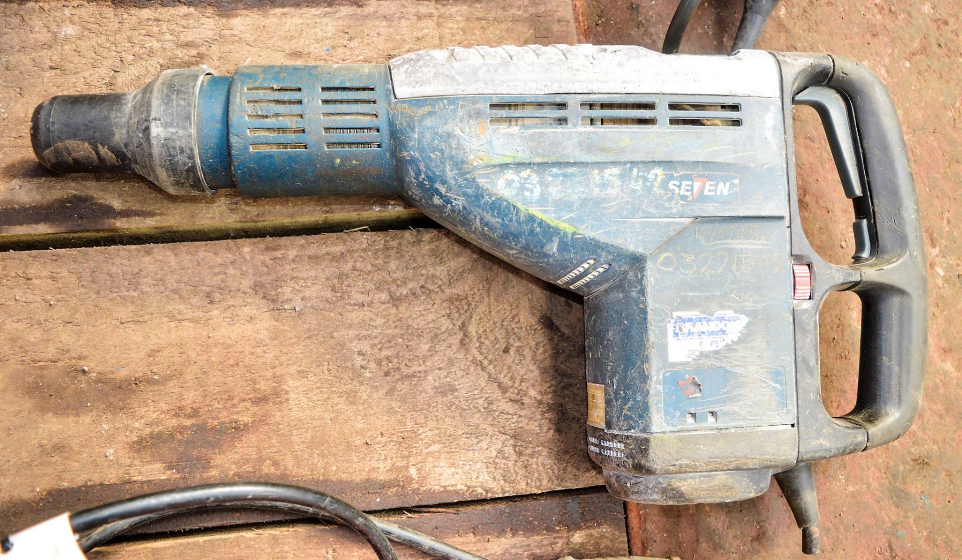 SDS rotary hammer drill ** Cord cut off ** 03221542