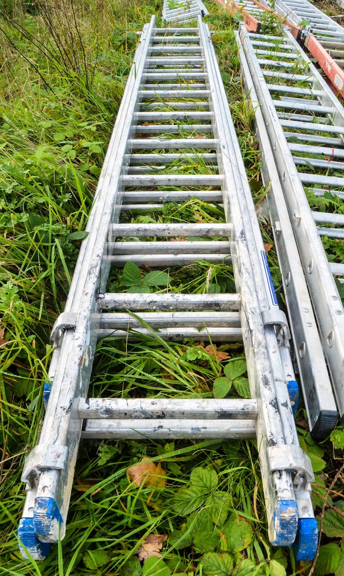 Aluminium triple stage extending ladder