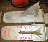 Pair of Strong Boy props 1203-1316/1202-0479