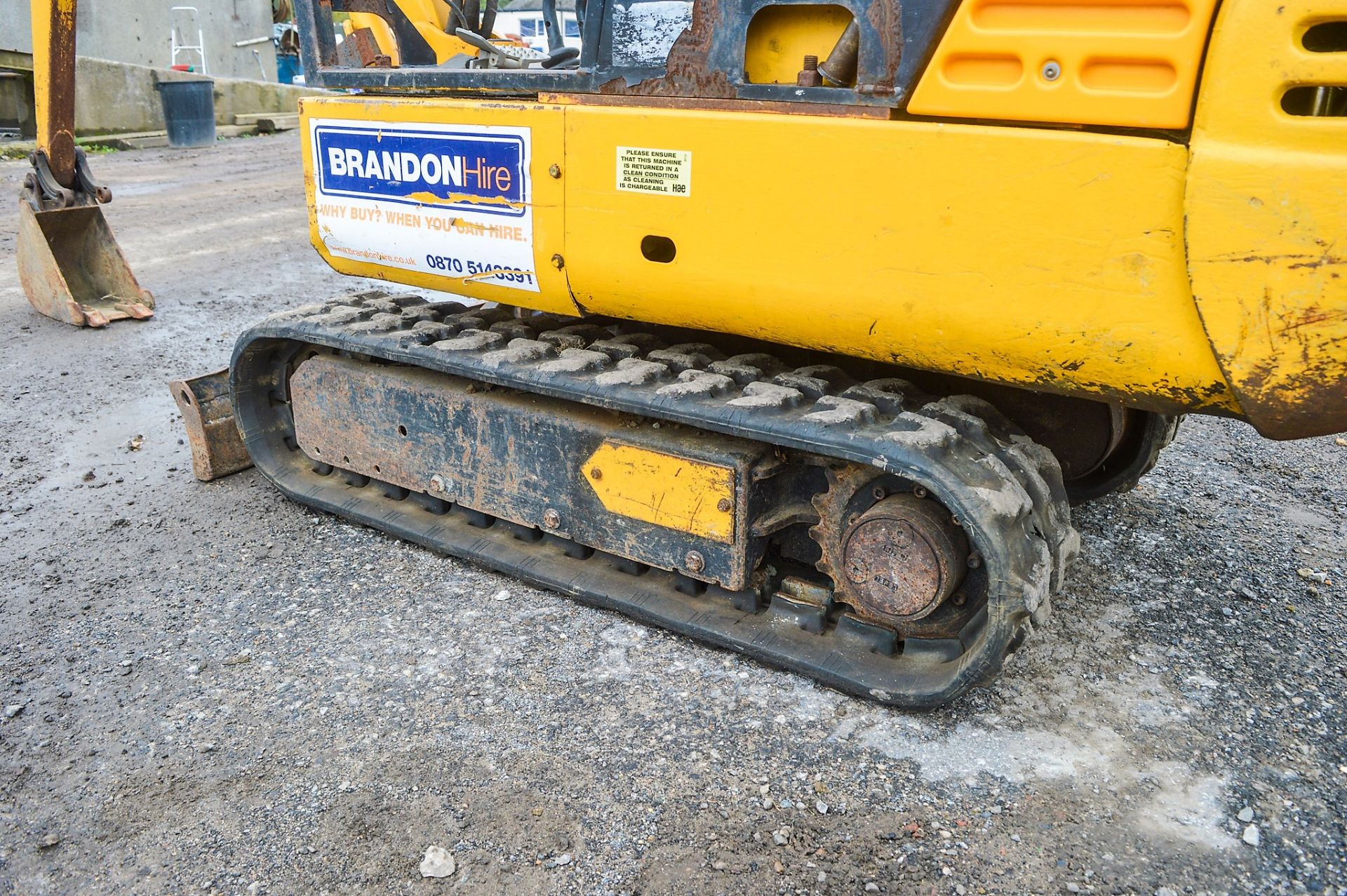 JCB 801.5 1.5 tonne rubber tracked mini excavator Year: 2004 S/N: 1021006 Recorded Hours: 3265 blade - Image 7 of 10