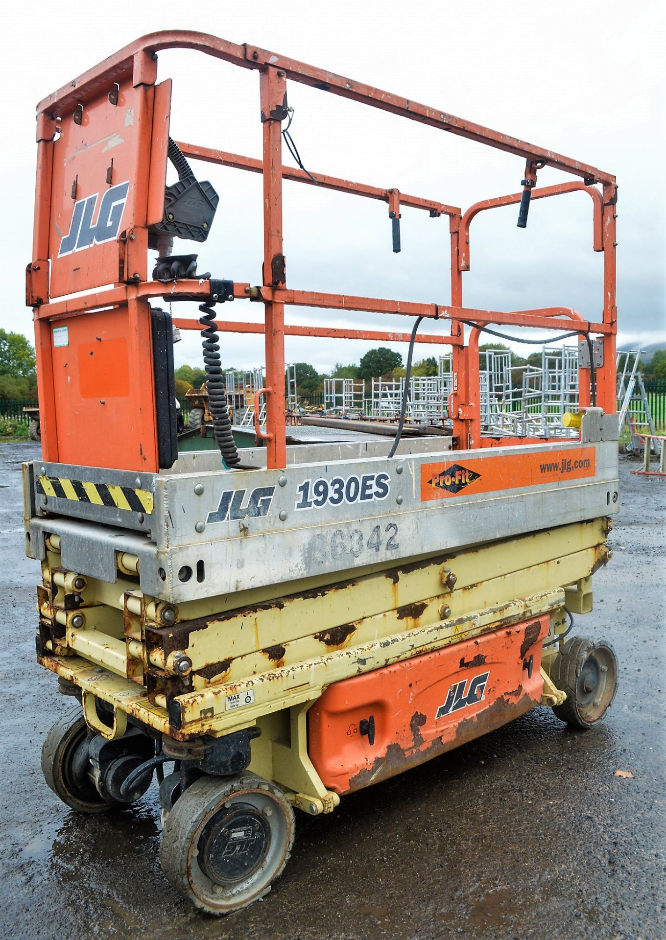 JLG 1930ES 19ft battery electric scissor lift access platform S/N: 13094 S6342 - Image 2 of 3