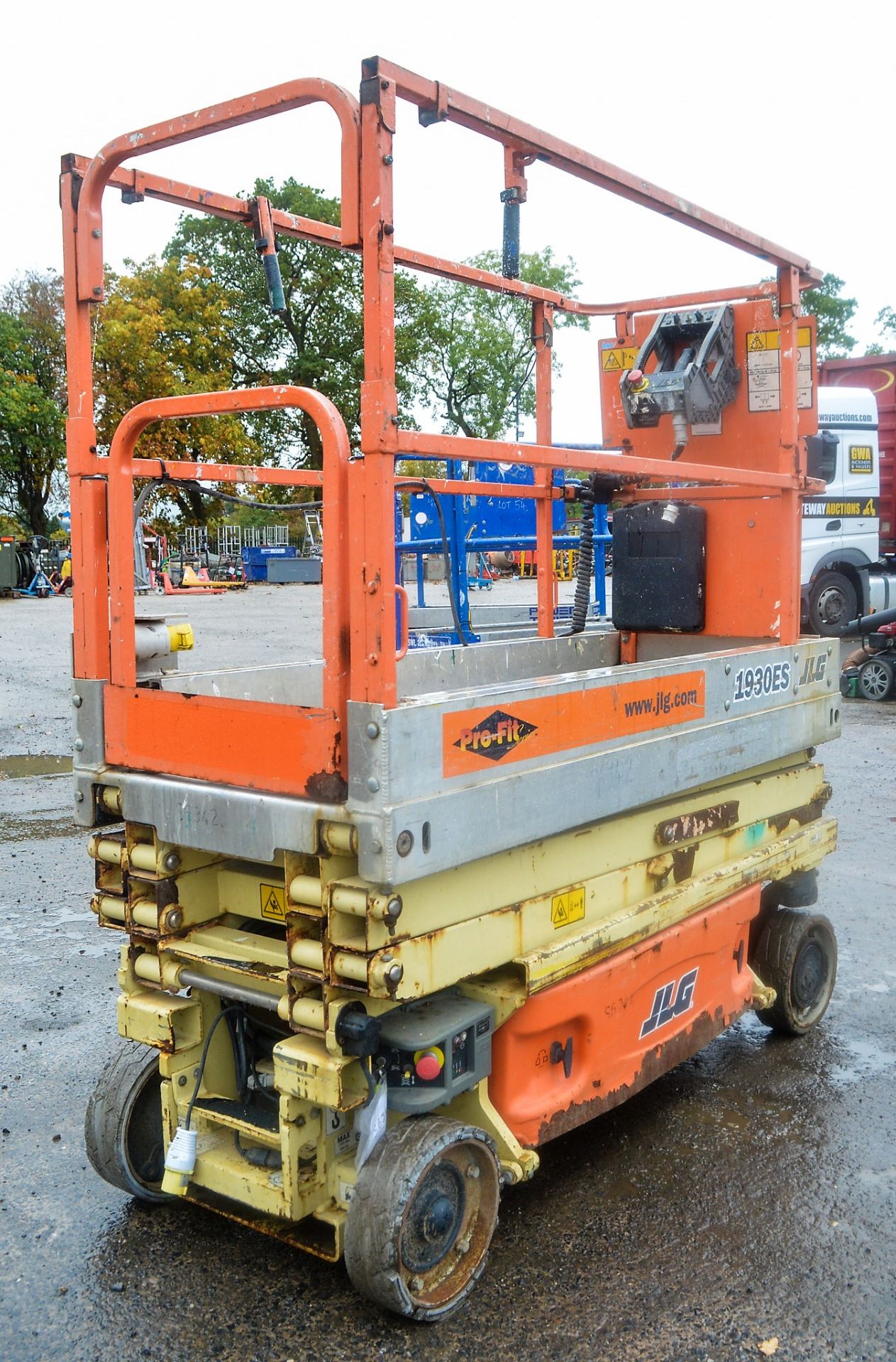 JLG 1930ES 19ft battery electric scissor lift access platform S/N: 13094 S6342