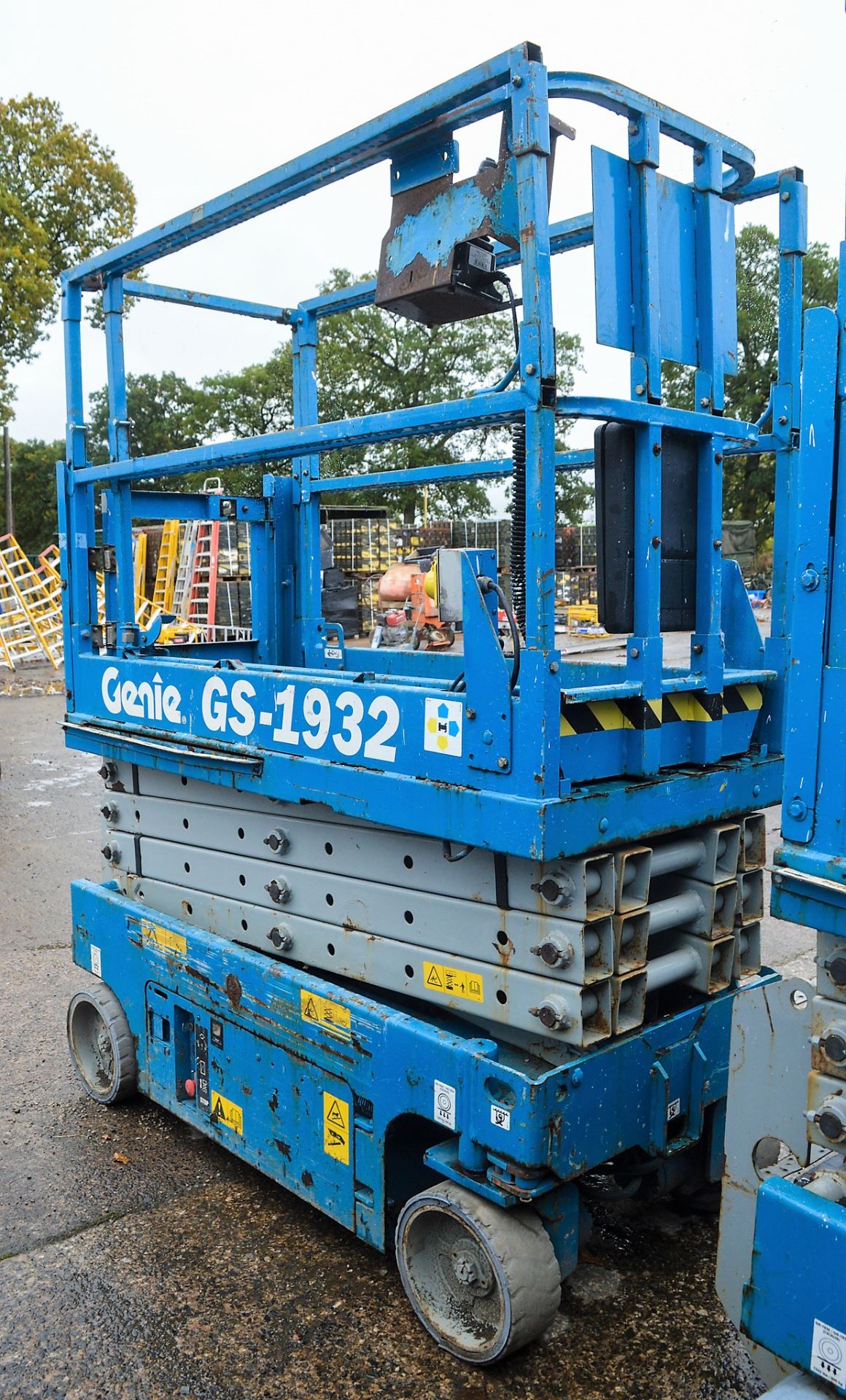 Genie GS 1932 battery electric scissor lift access platform Year: 2008 S/N: GS3008C-286 - Image 2 of 3