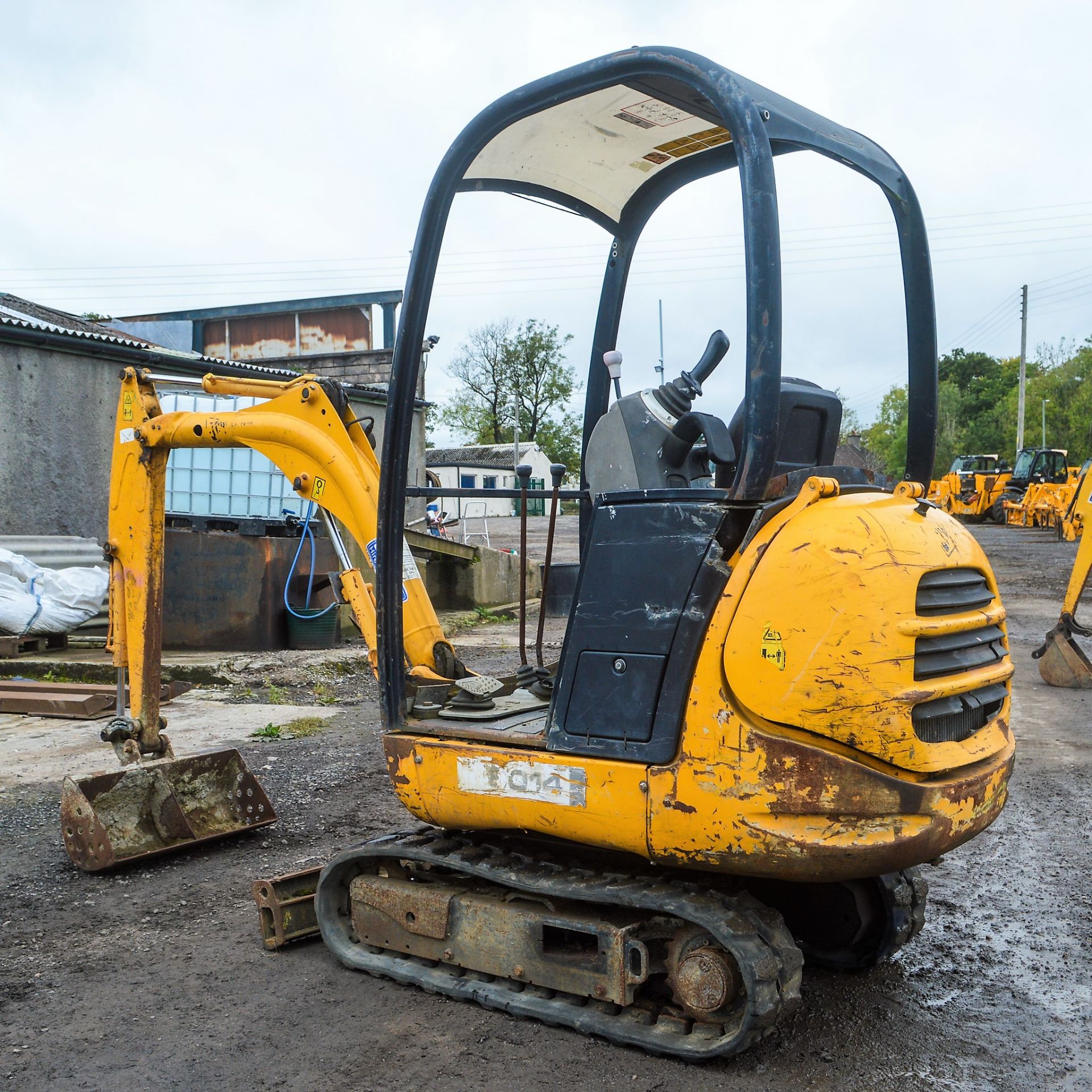 JCB 801.4 1.5 tonne rubber tracked mini excavator Year: 2006 S/N: 1156751 Recorded Hours: blade & - Image 3 of 10
