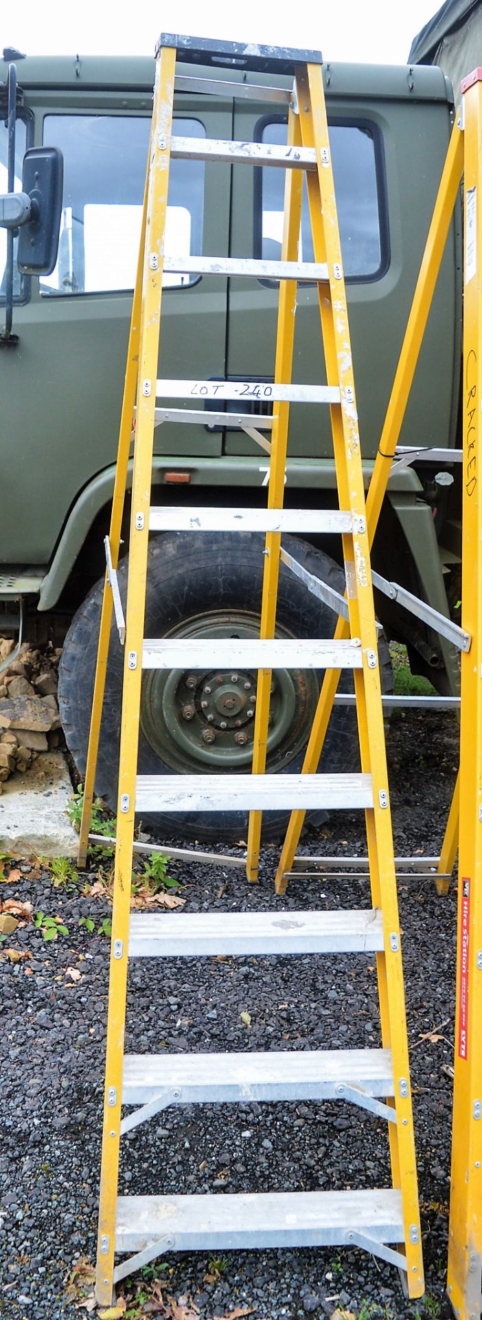 10 tread fibre glass framed step ladder VP2