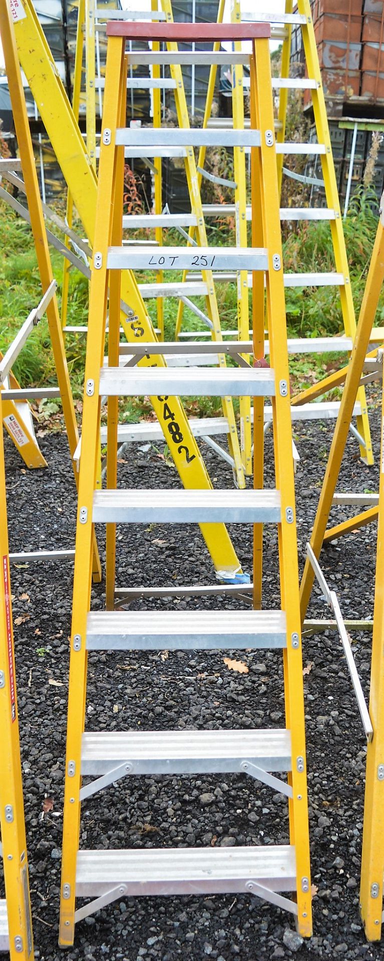 8 tread fibre glass framed step ladder VP2