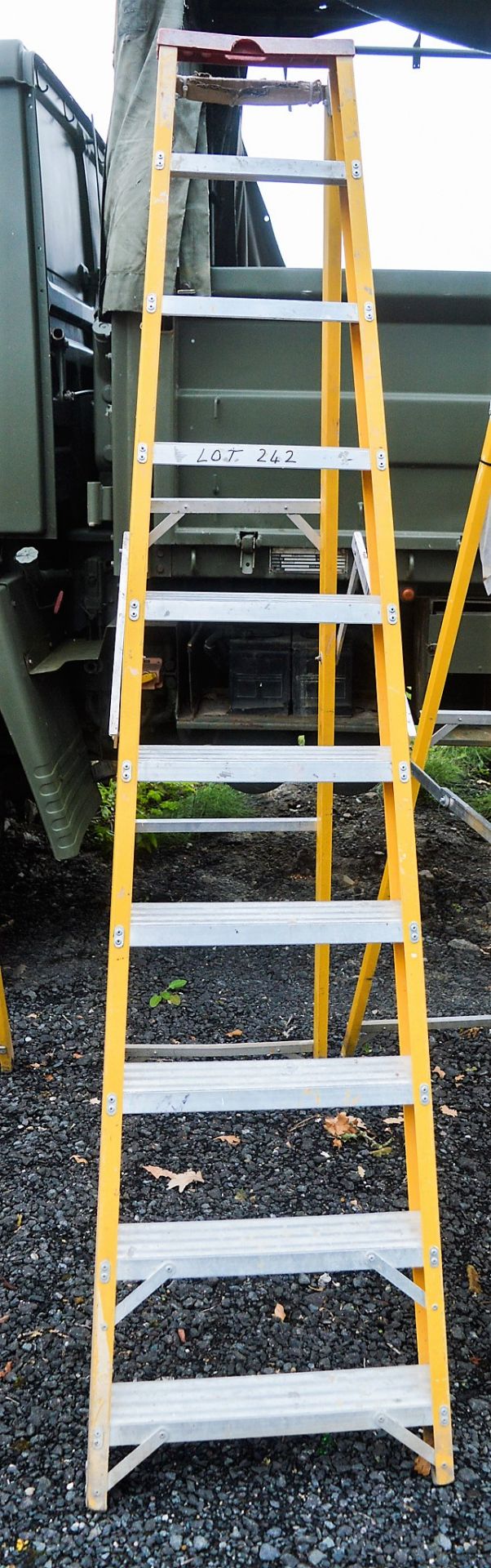 10 tread fibre glass framed step ladder VP2