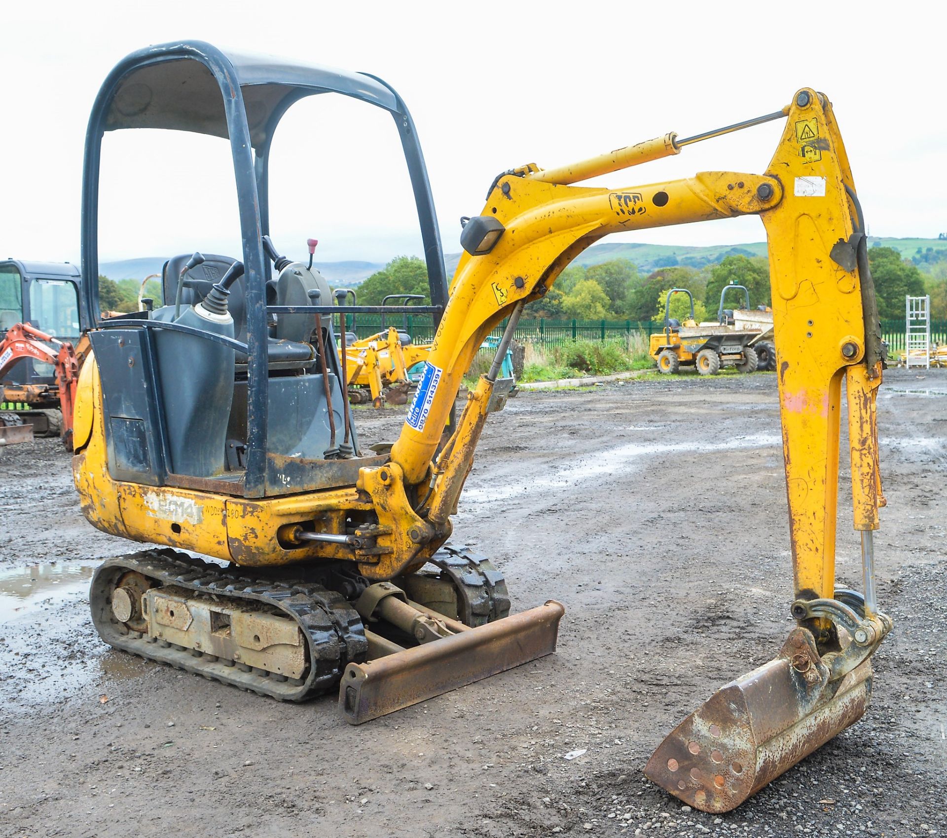 JCB 801.4 1.5 tonne rubber tracked mini excavator Year: 2006 S/N: 1156751 Recorded Hours: blade & - Image 2 of 10