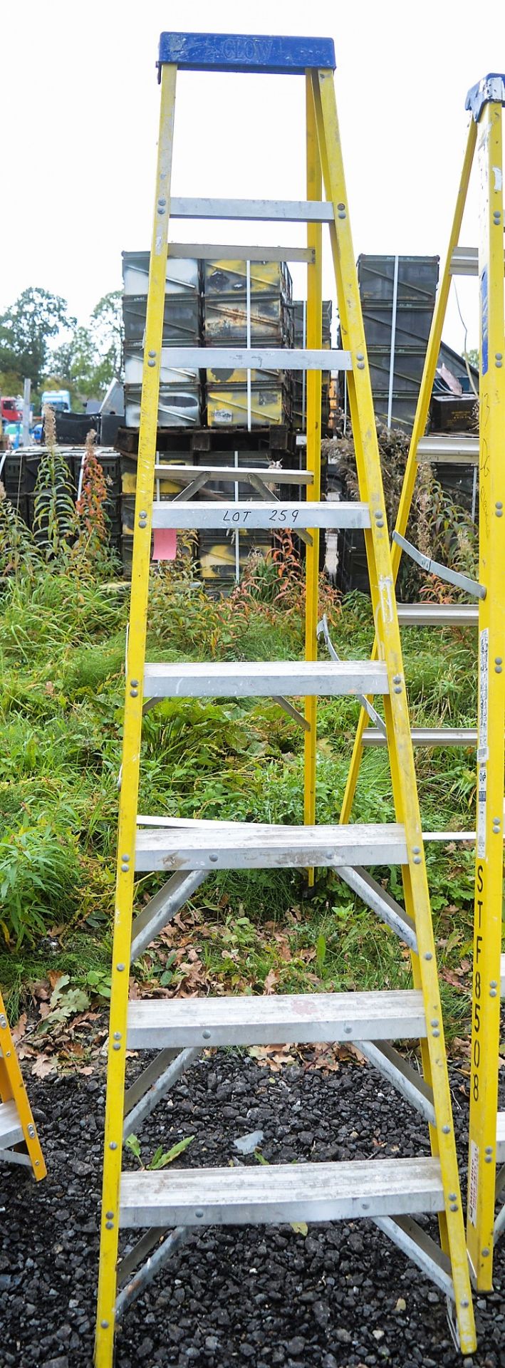 8 tread fibre glass framed step ladder VP2