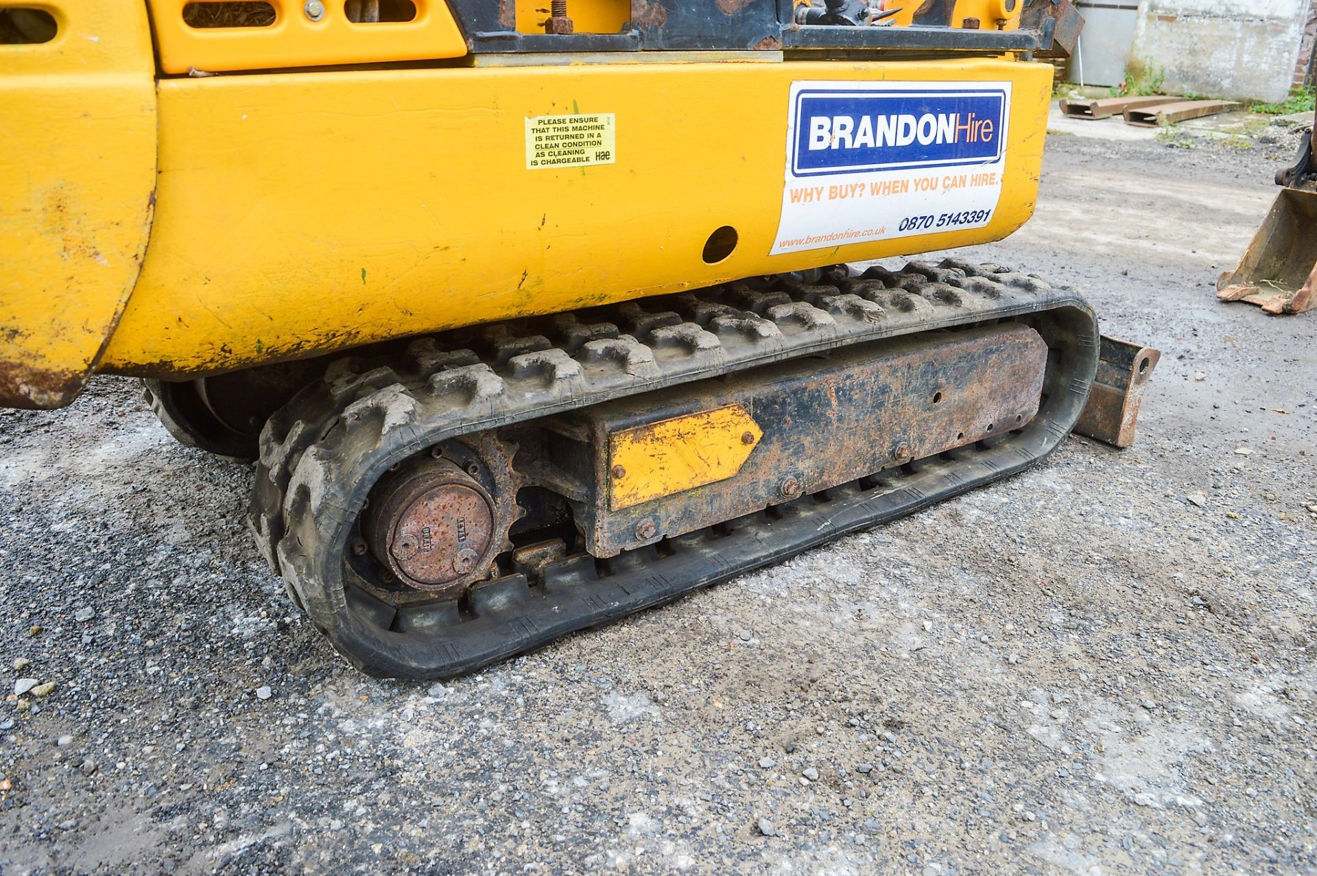 JCB 801.5 1.5 tonne rubber tracked mini excavator Year: 2004 S/N: 1021006 Recorded Hours: 3265 blade - Image 8 of 10