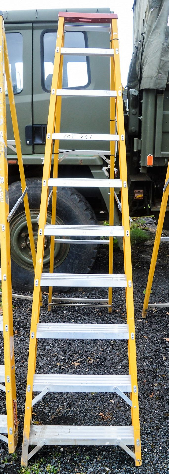 10 tread fibre glass framed step ladder VP2