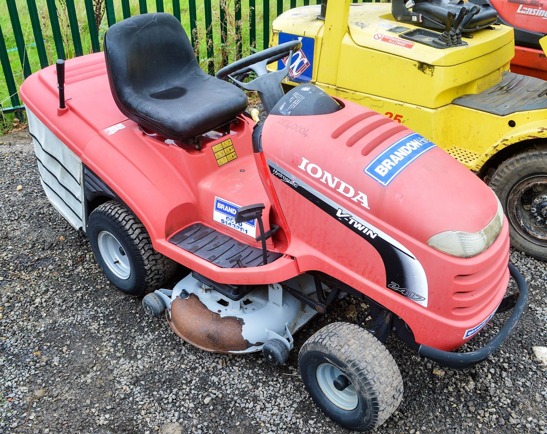 Honda HF2417 petrol driven ride on lawnmower Year: 2008 S/N: 8809755