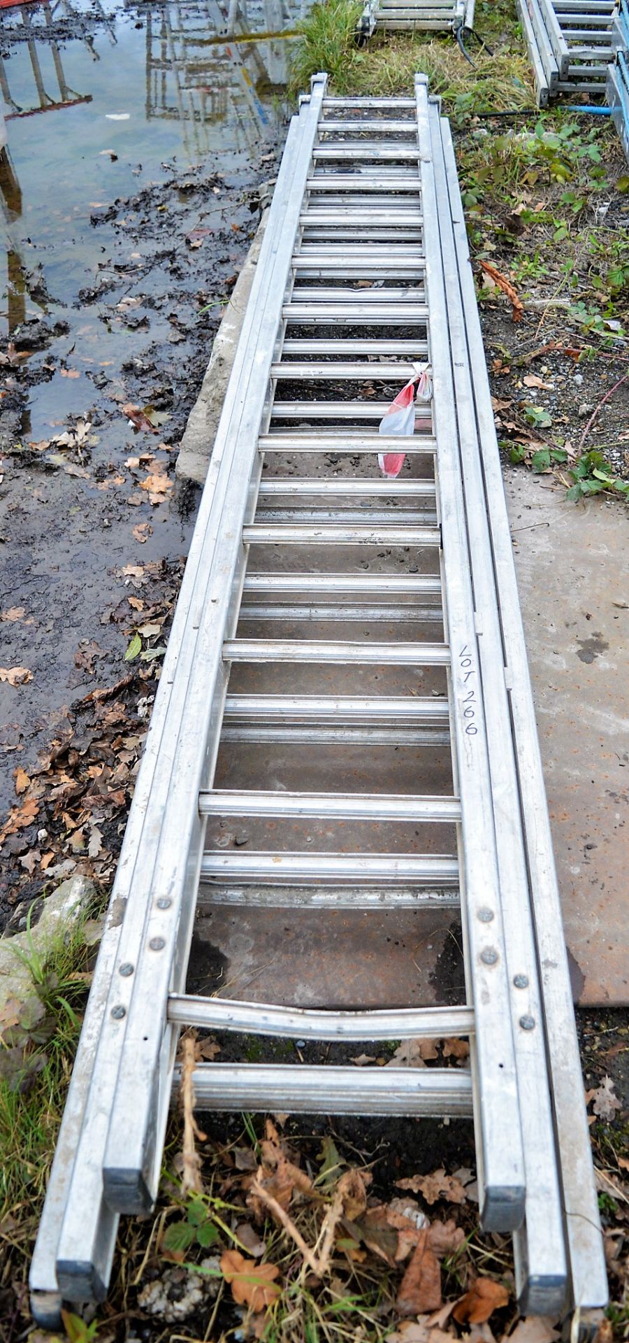 Triple stage aluminium ladder VP2
