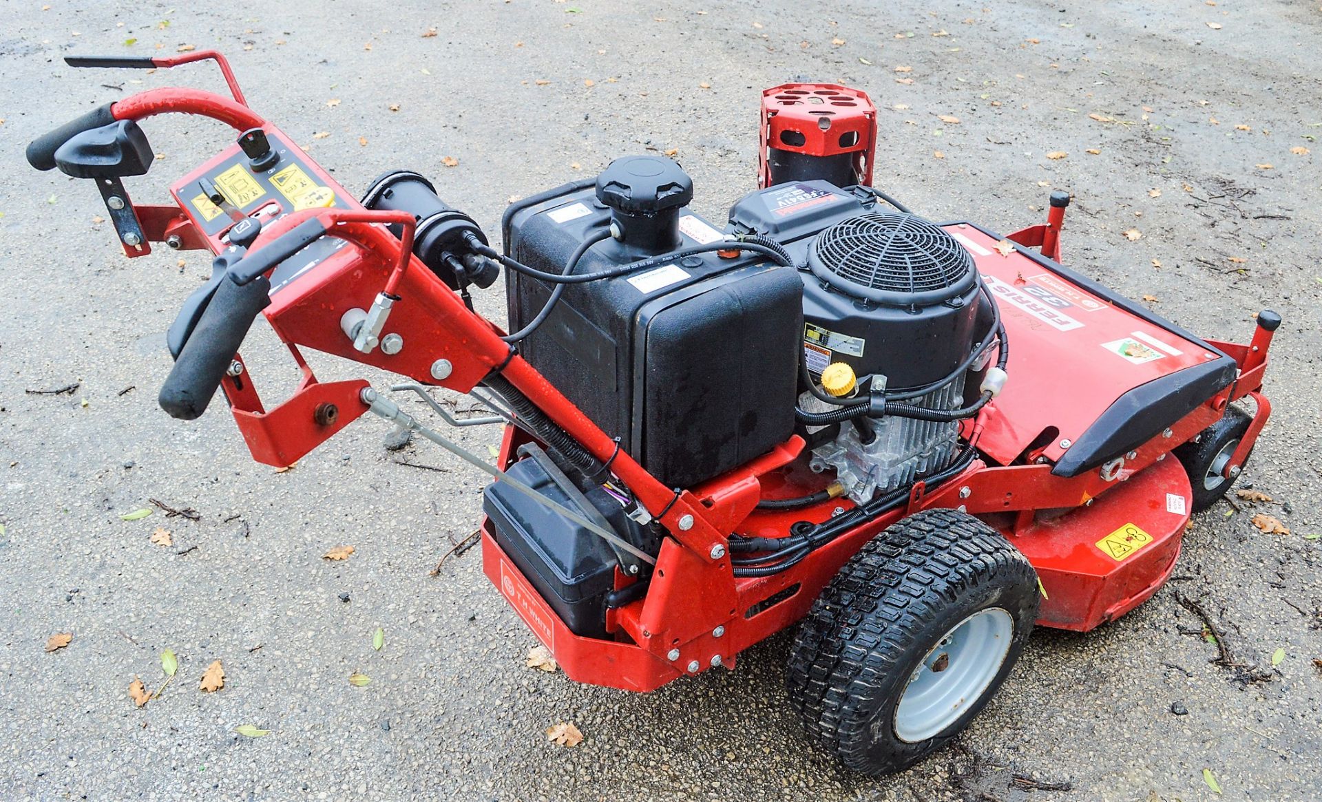 Ferris 32 inch petrol driven walk behind mower Year: 2013 S/N: 2016683490 A641171 - Image 3 of 6