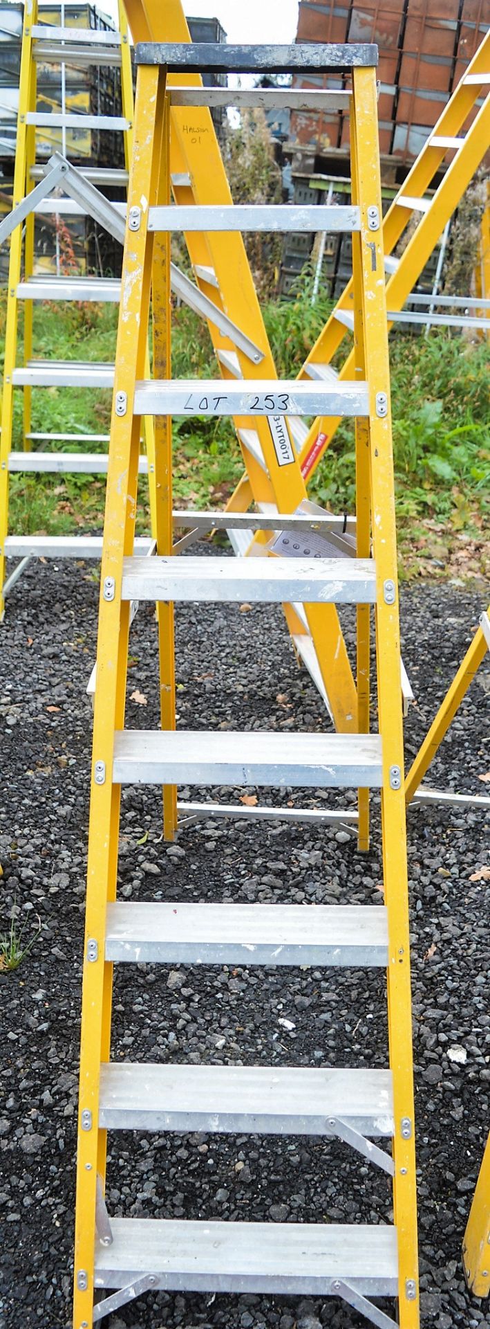 8 tread fibre glass framed step ladder VP2