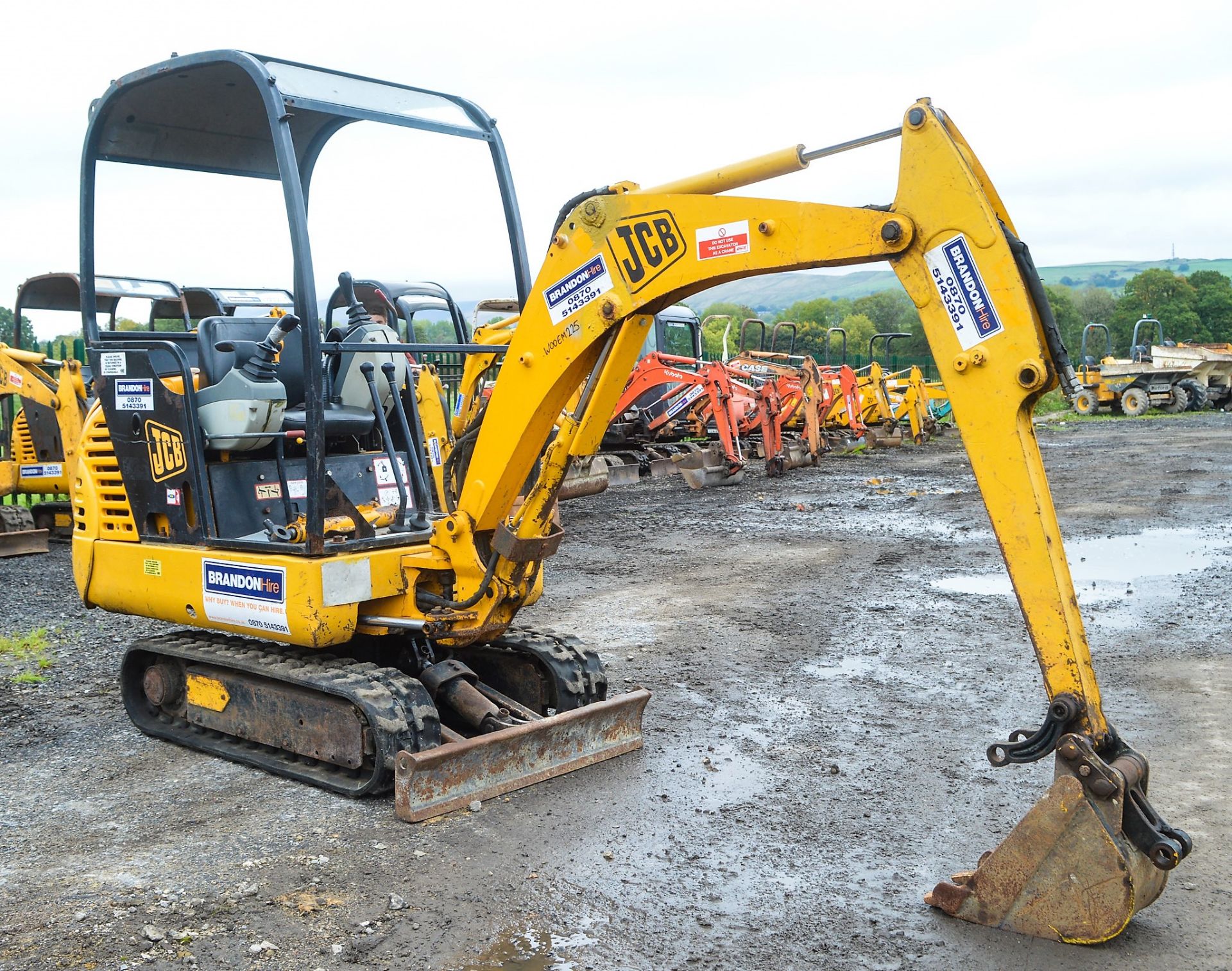 JCB 801.5 1.5 tonne rubber tracked mini excavator Year: 2004 S/N: 1021006 Recorded Hours: 3265 blade - Image 4 of 10