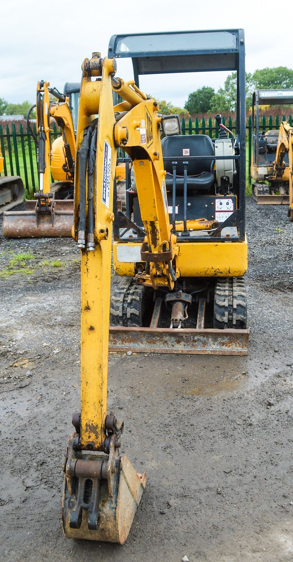 JCB 801.5 1.5 tonne rubber tracked mini excavator Year: 2004 S/N: 1021006 Recorded Hours: 3265 blade - Image 5 of 10