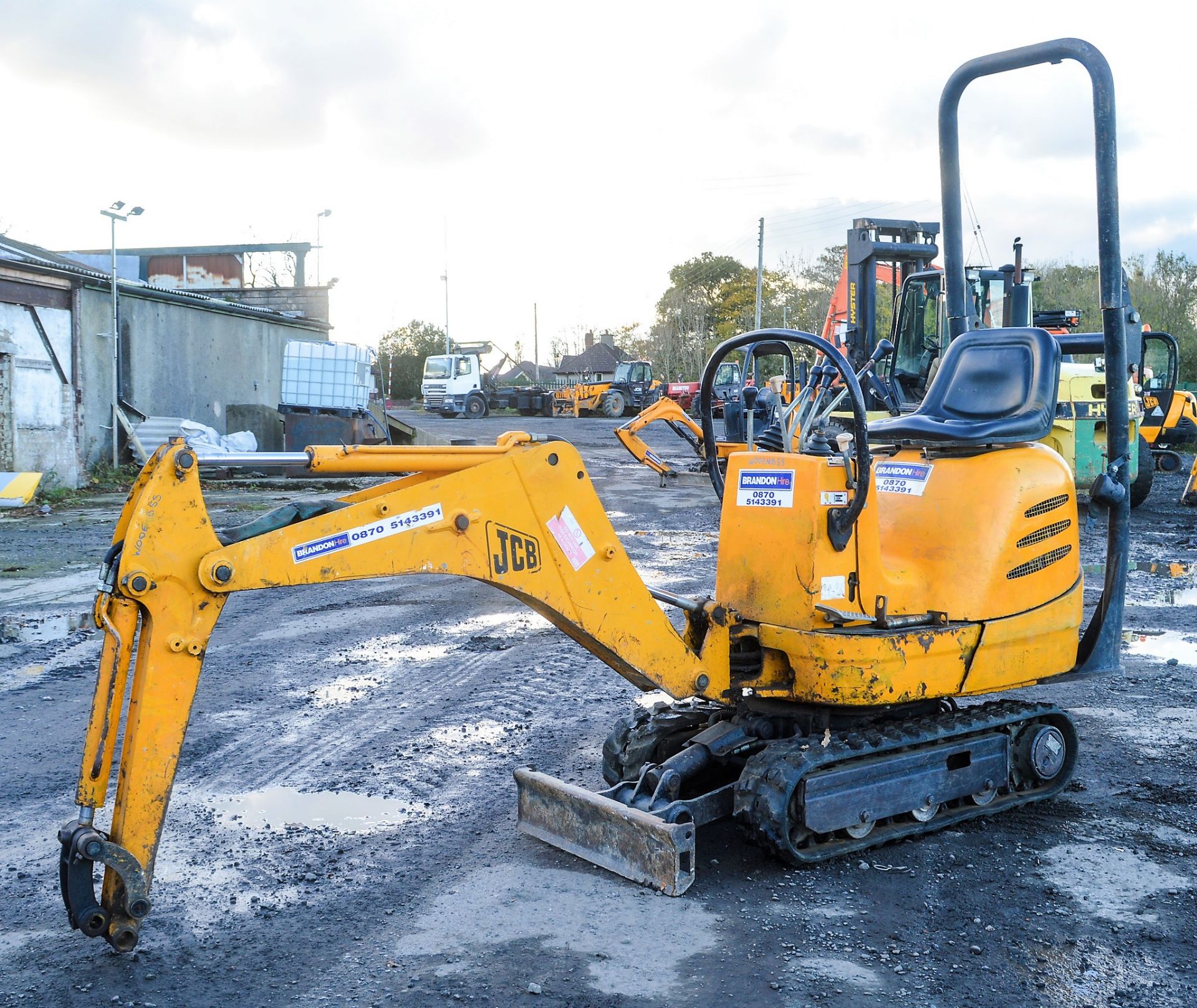 JCB 8008 Micro Plus 1 tonne rubber tracked micro excavator Year: 2003 S/N: 1006374 Recorded Hours: