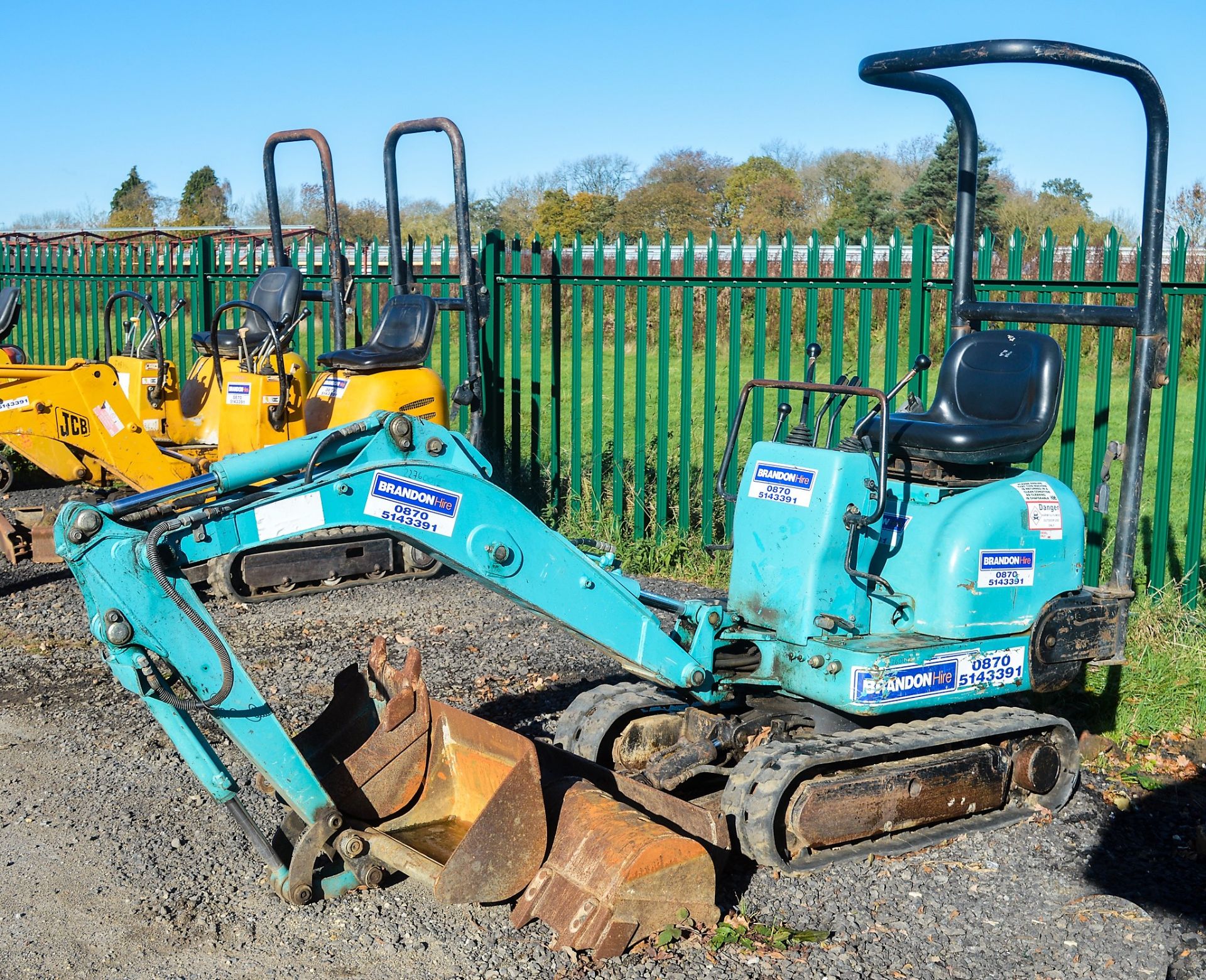 Yanmar 0.8 tonne rubber tracked excavator Year: S/N: Recorded Hours: 3165 blade, piped, expandable