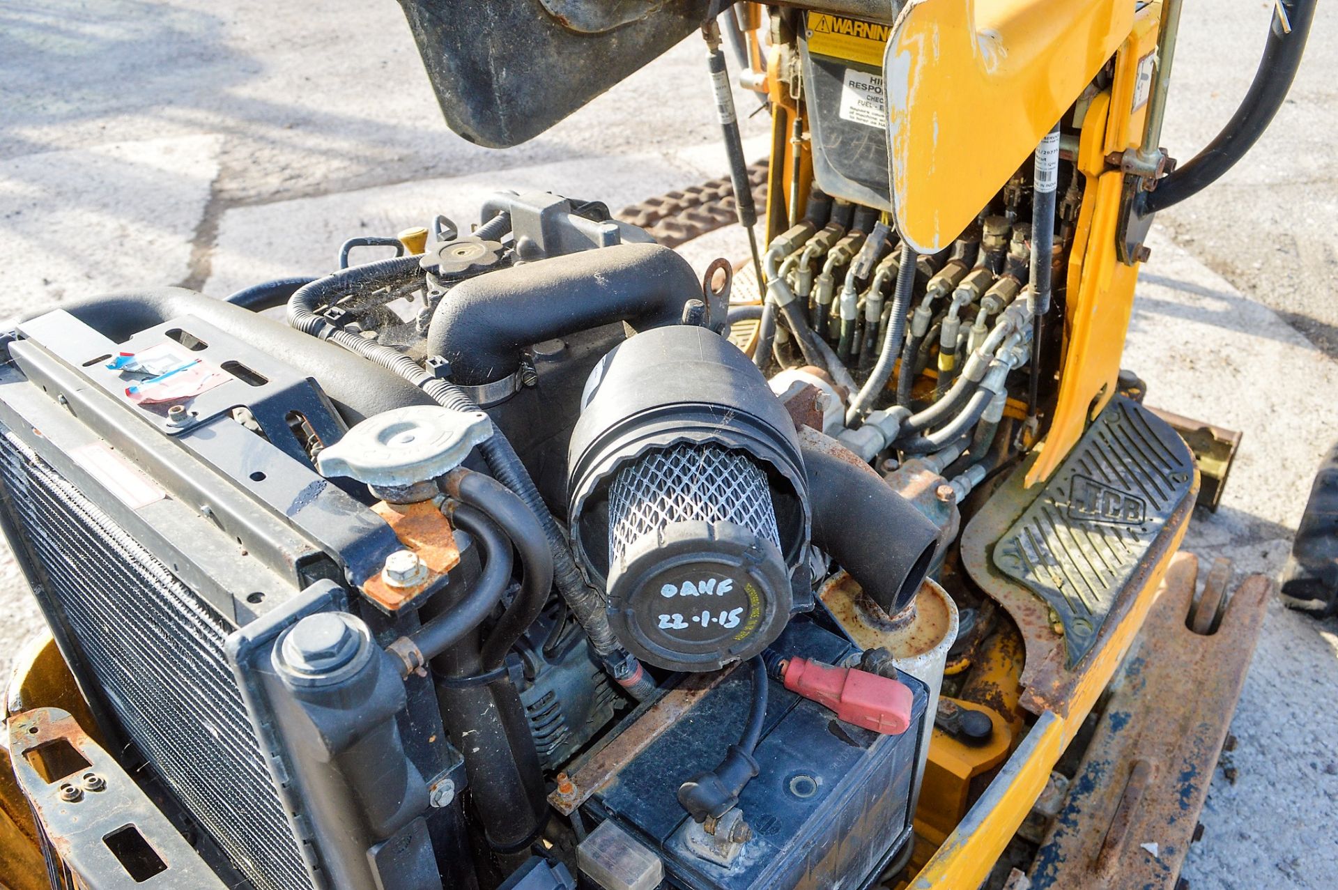 JCB 8008 0.8 tonne rubber tracked micro excavator Year: S/N: 27684 Recorded Hours: 2525 blade ** - Image 11 of 12