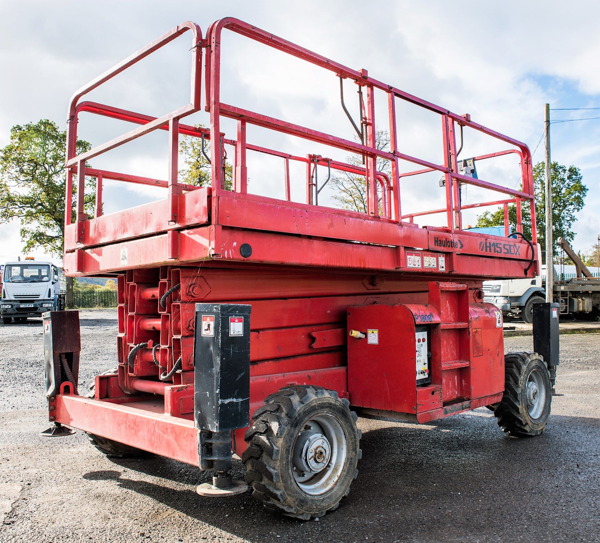 Haulotte H15SX diesel driven scissor lift access platform Year: 2003 S/N: 104436 Recorded Hours: 527 - Image 3 of 10