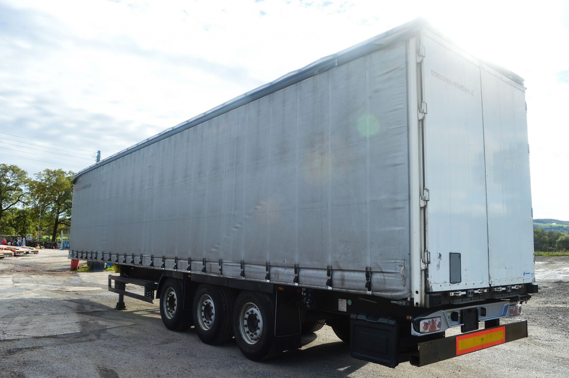 Kogel 14m tri axle curtain sided trailer Year: 2008 Chassis Number: 123333 Test Expires: 31/05/ - Image 4 of 12