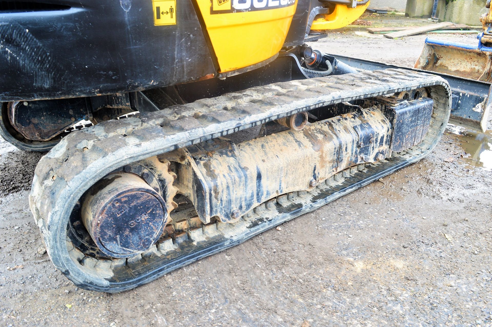 JCB 8026 CTS 2.6 tonne rubber tracked excavator Year: 2015 S/N: 1780389 Recorded Hours: 903 blade, - Image 7 of 13