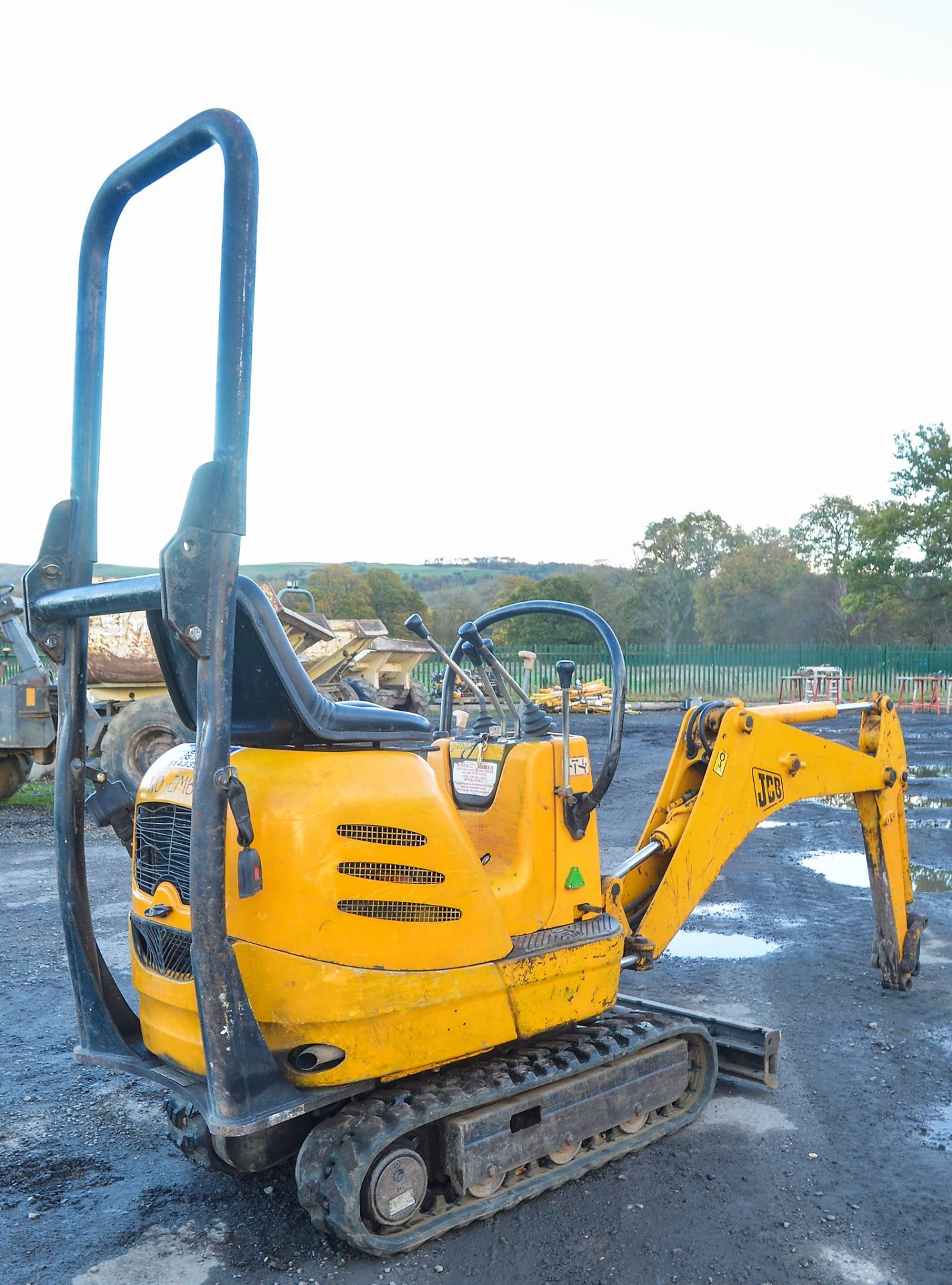 JCB 8008 Micro Plus 1 tonne rubber tracked micro excavator Year: 2003 S/N: 1006374 Recorded Hours: - Image 3 of 11