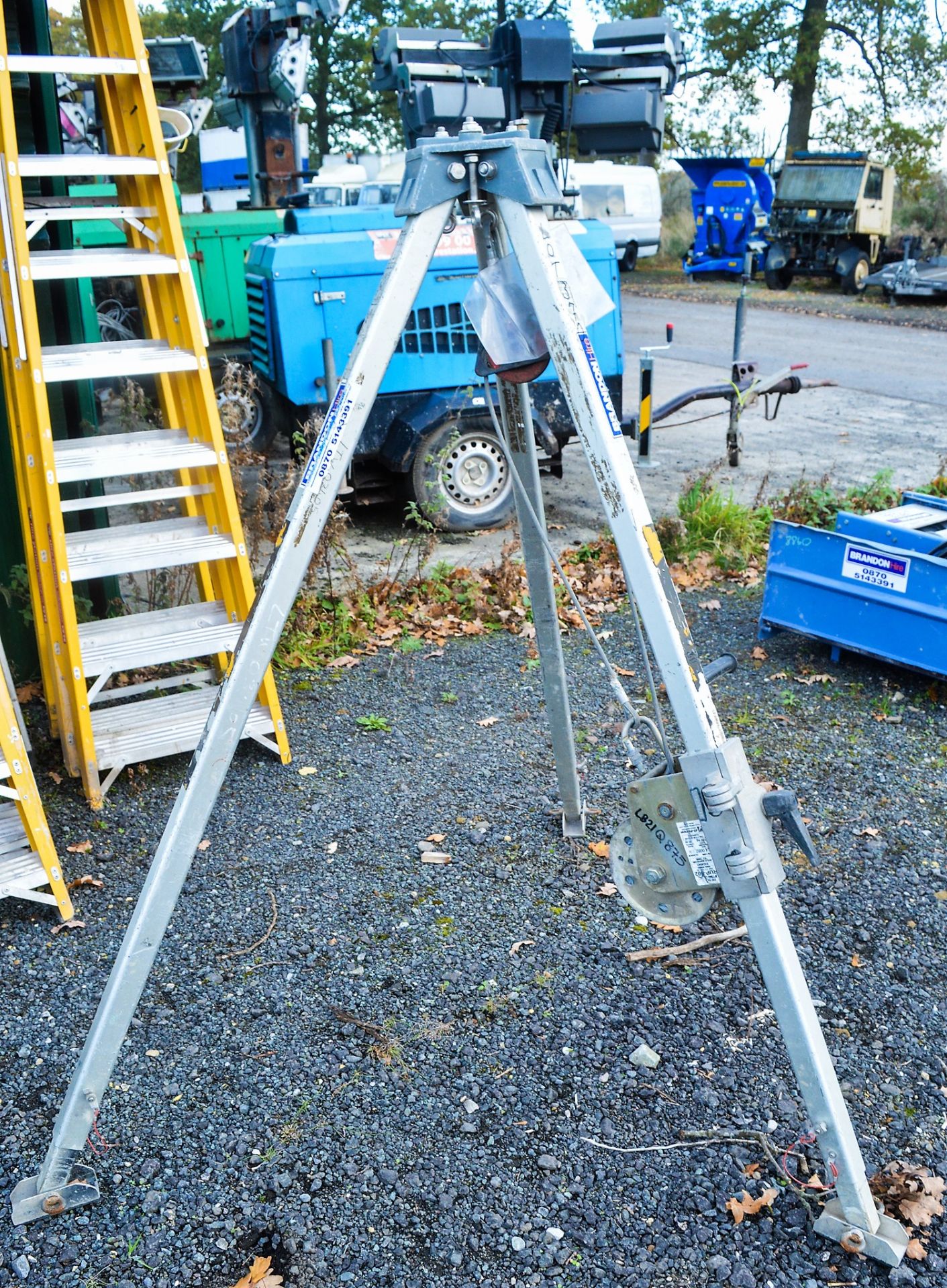 Recovery tripod & winch