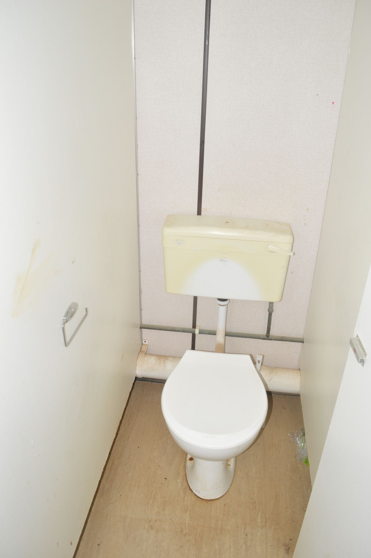 21 ft x 9 ft steel anti vandal jack leg toilet and shower block  A446525 c/w keys in office - Image 8 of 11