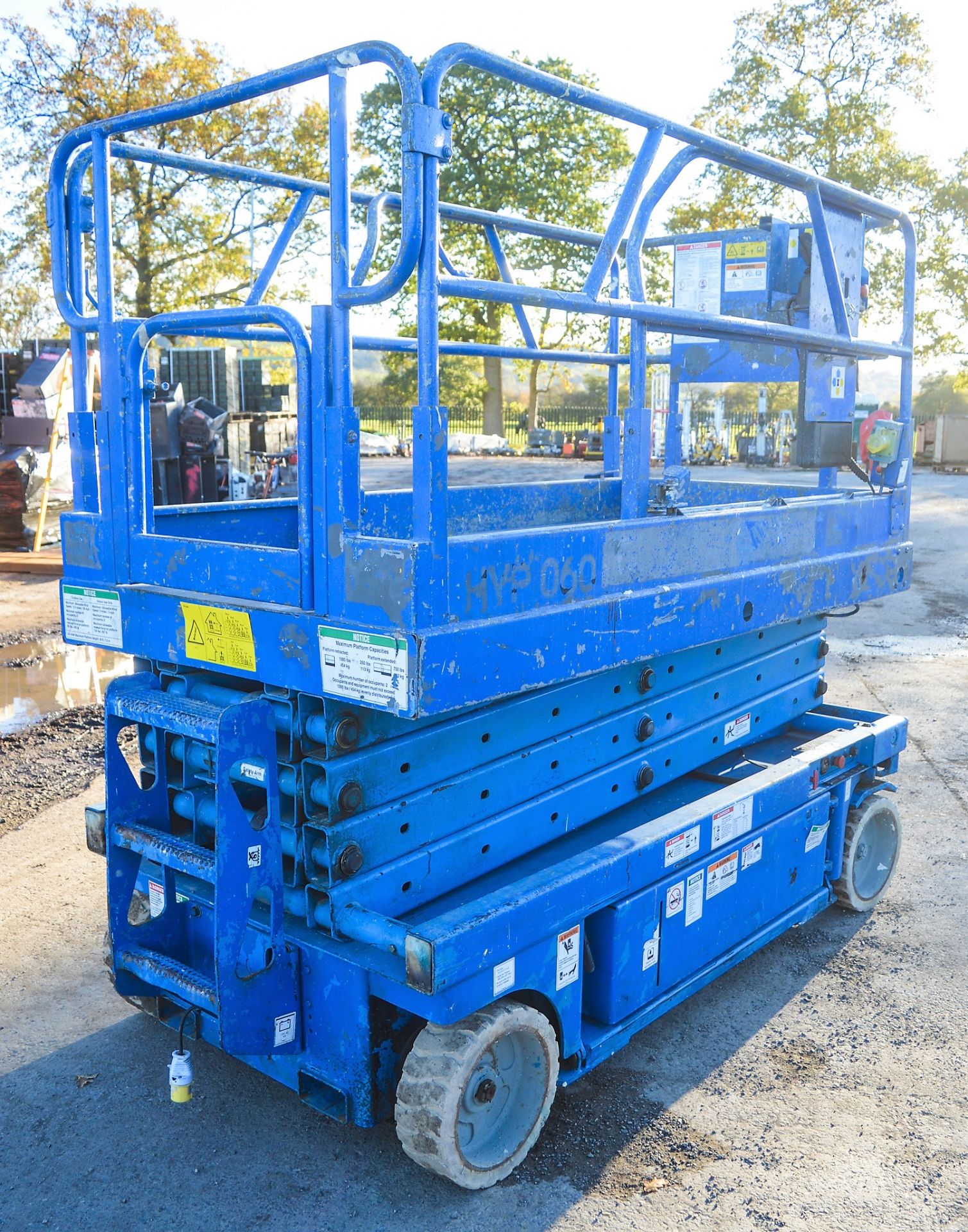 Genie GS2646 battery electric scissor lift access platform S/N: 3582 HYP0060 - Image 4 of 5