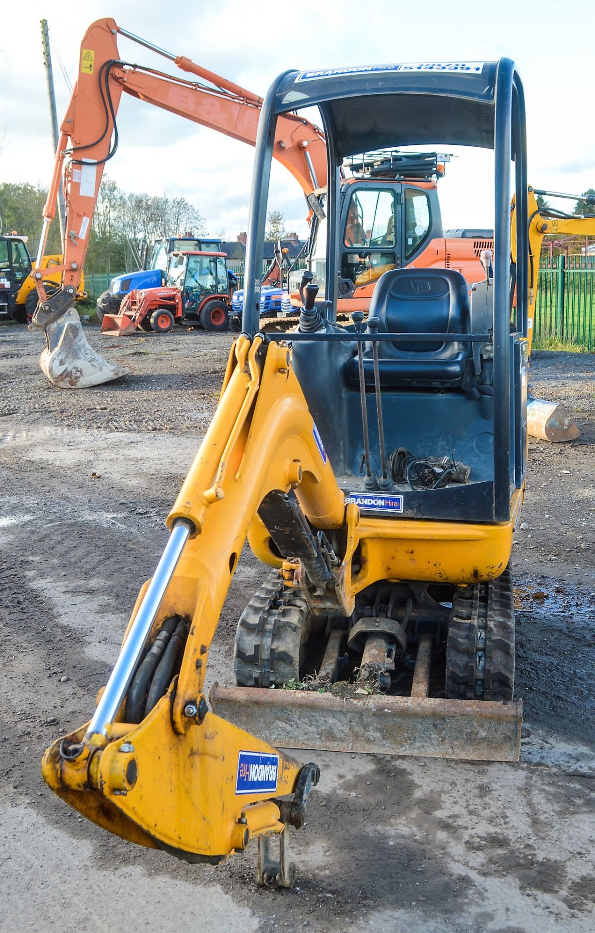 JCB 801.5 1.5 tonne rubber tracked mini excavator Year: S/N: Recorded Hours: Not displayed (Clock - Image 5 of 11
