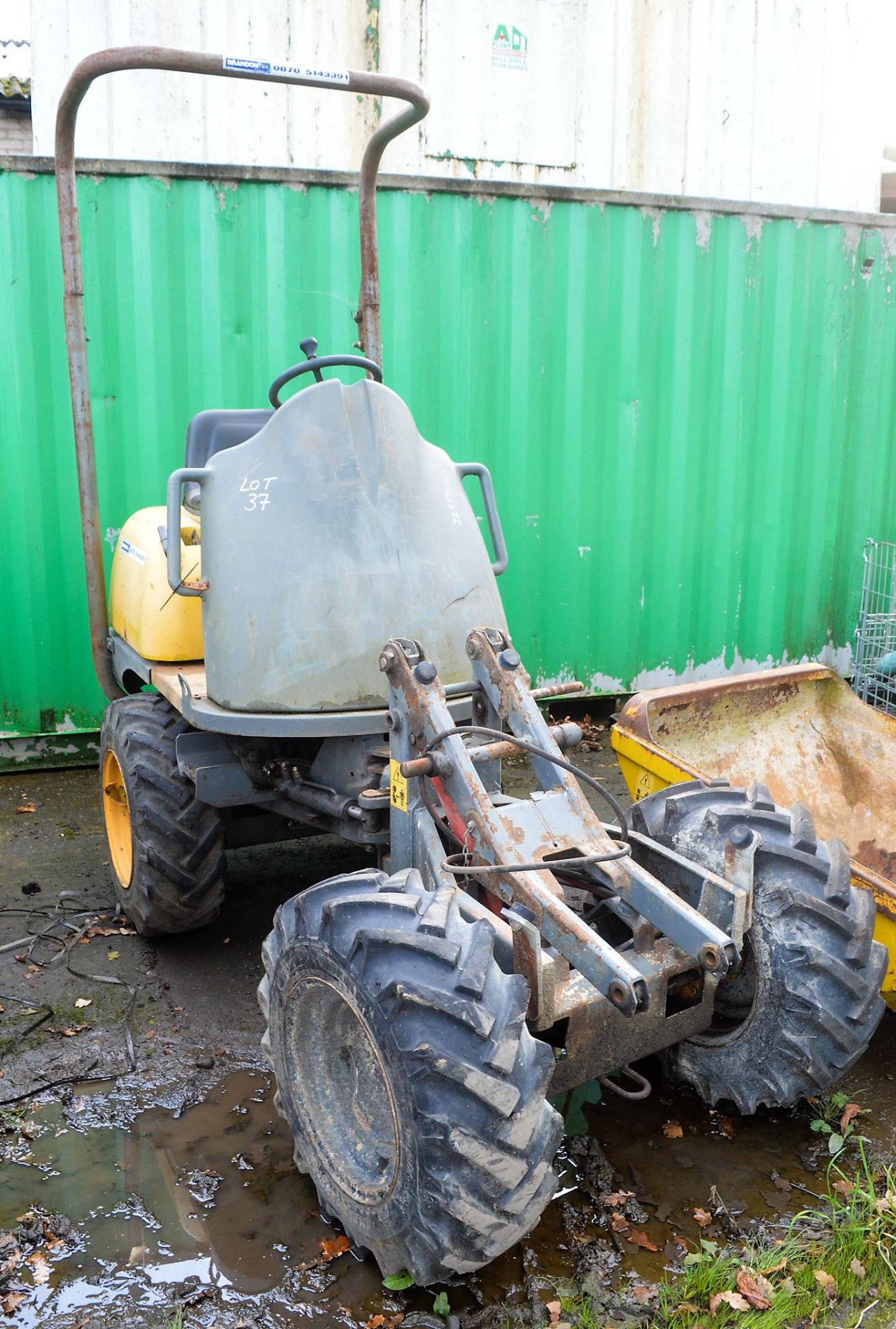 Lifton 850 hi tip dumper Year: 2003 S/N: 833 Recorded Hours: 2313 MG68 ** The machine does not start