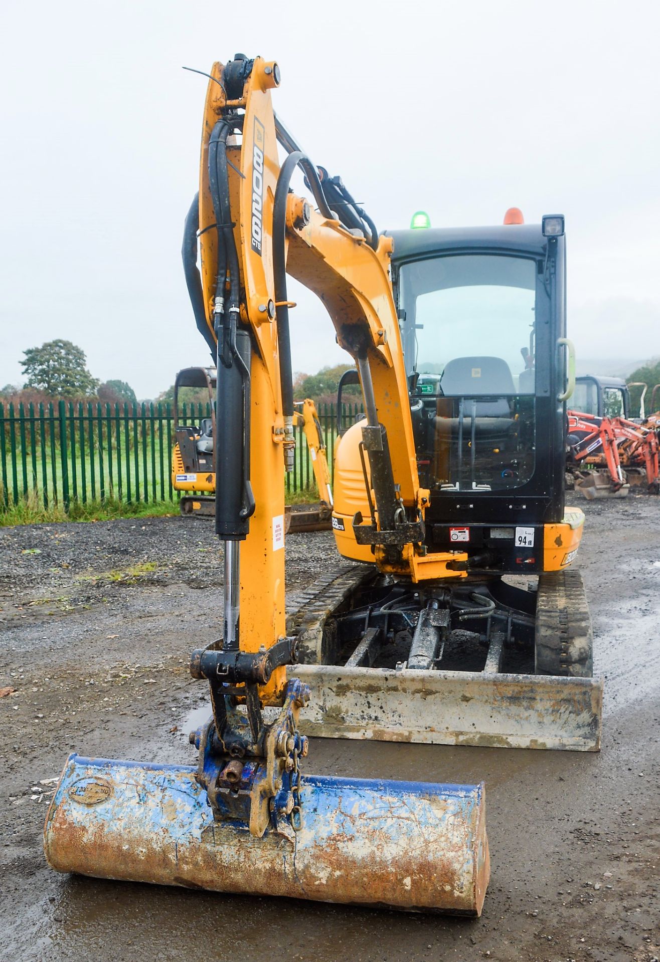 JCB 8026 CTS 2.6 tonne rubber tracked excavator Year: 2015 S/N: 1780389 Recorded Hours: 903 blade, - Image 5 of 13