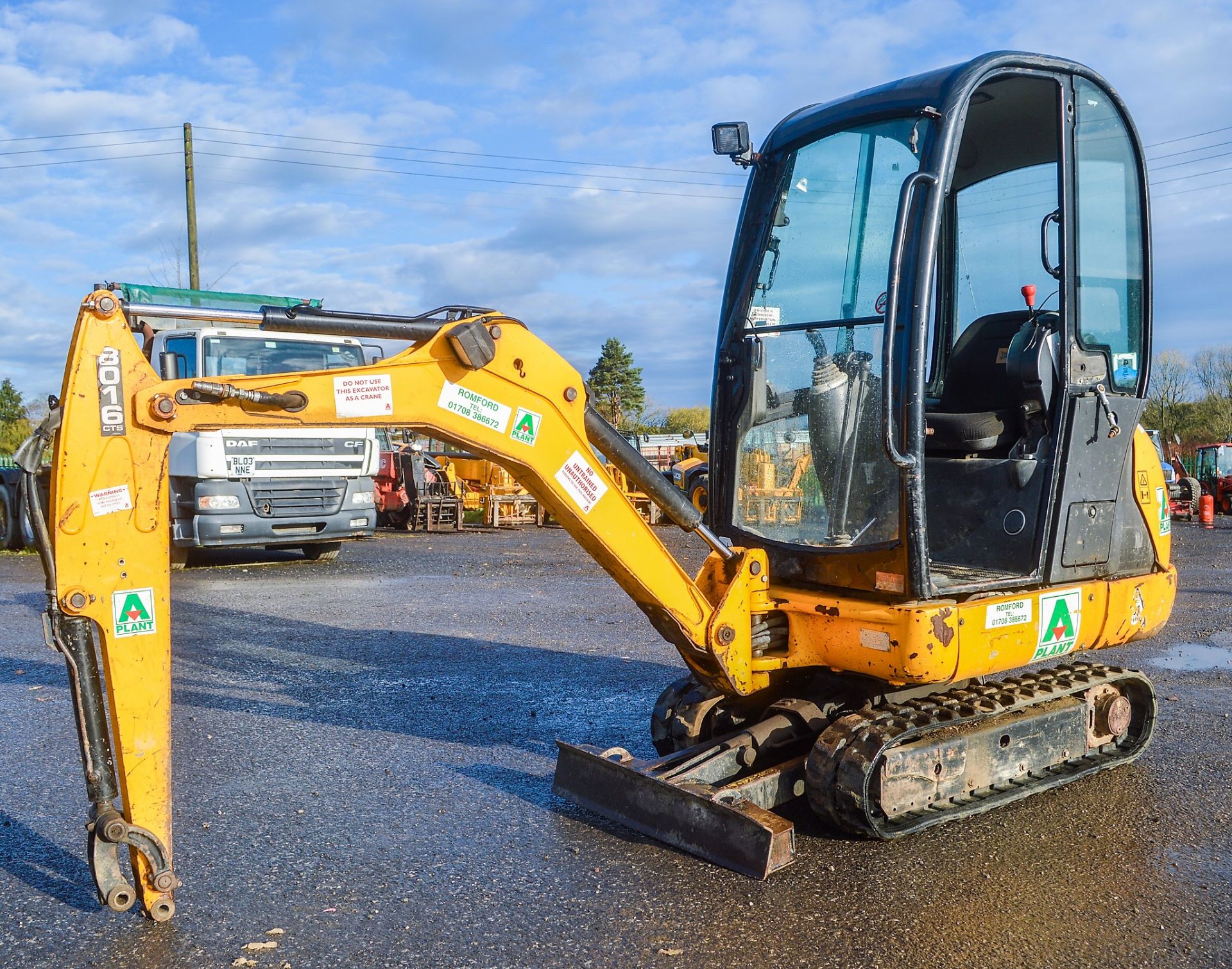 JCB 801.6 1.5 tonne rubber tracked excavator Year: 2013 S/N: 2071341 Recorded Hours: 1368 blade &