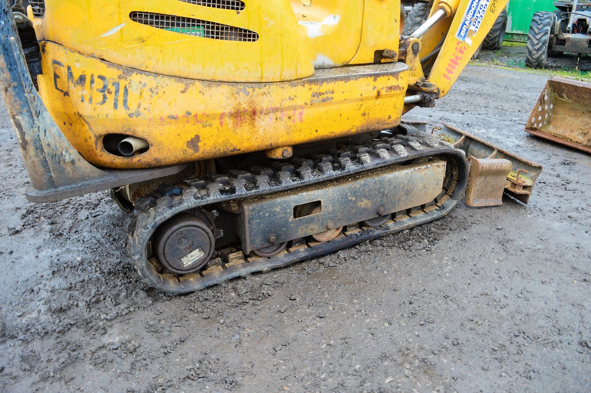 JCB 8008 1 tonne rubber tracked micro excavator Year: 2005 S/N: 1148551 Recorded Hours: 969 blade, - Image 8 of 11