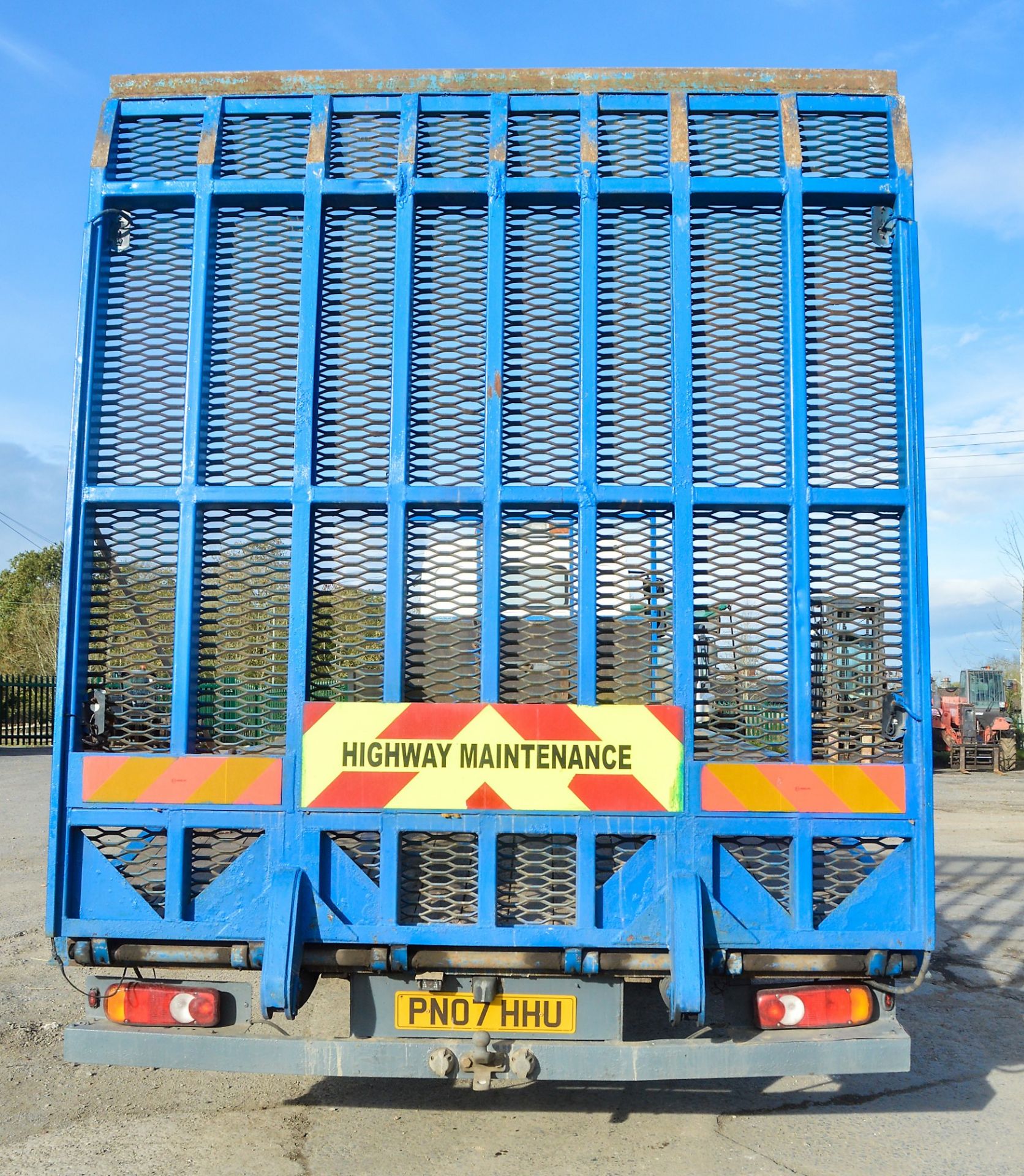 DAF 55.220 18 tonne 4 x 2 beaver tail plant lorry Registration Number: PN07 HHU Date of - Image 6 of 10