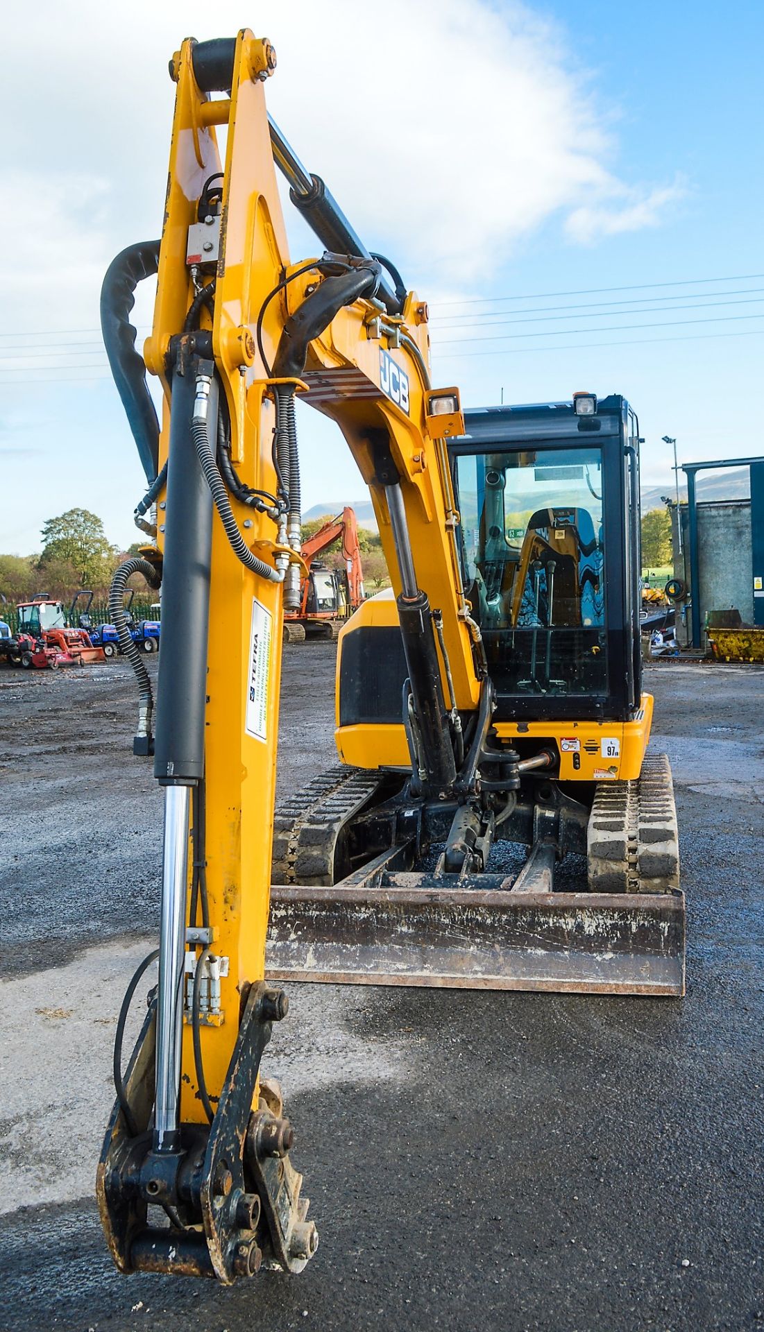 JCB 65R-1 6.5 tonne rubber tracked reduced tail swing mini excavator - Image 5 of 13